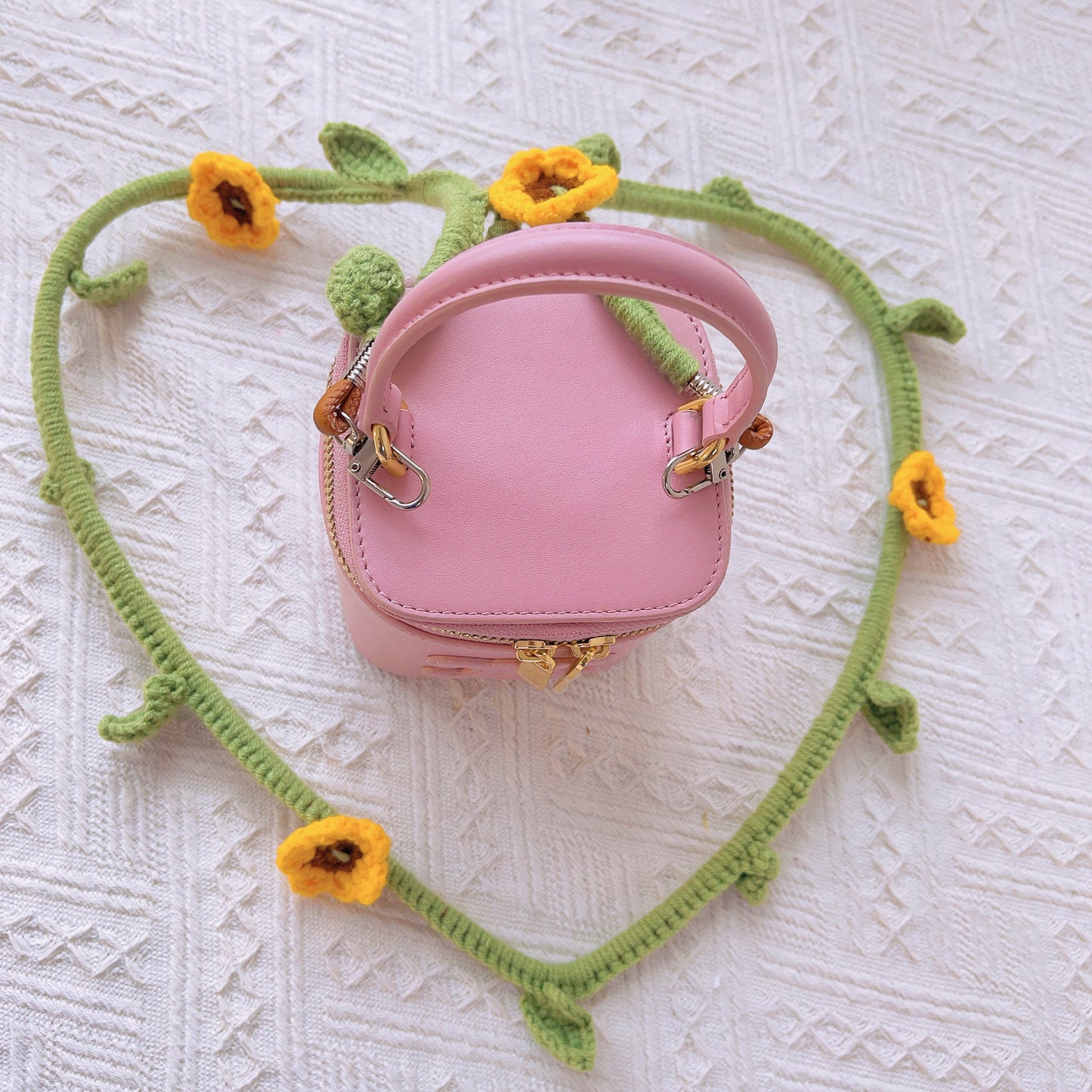 Cadena para móvil, correa de cuello (lanyard), correa para teléfono y correa cruzada para teléfono móvil, hecha a mano con flores trenzadas bohemias de ganchillo.