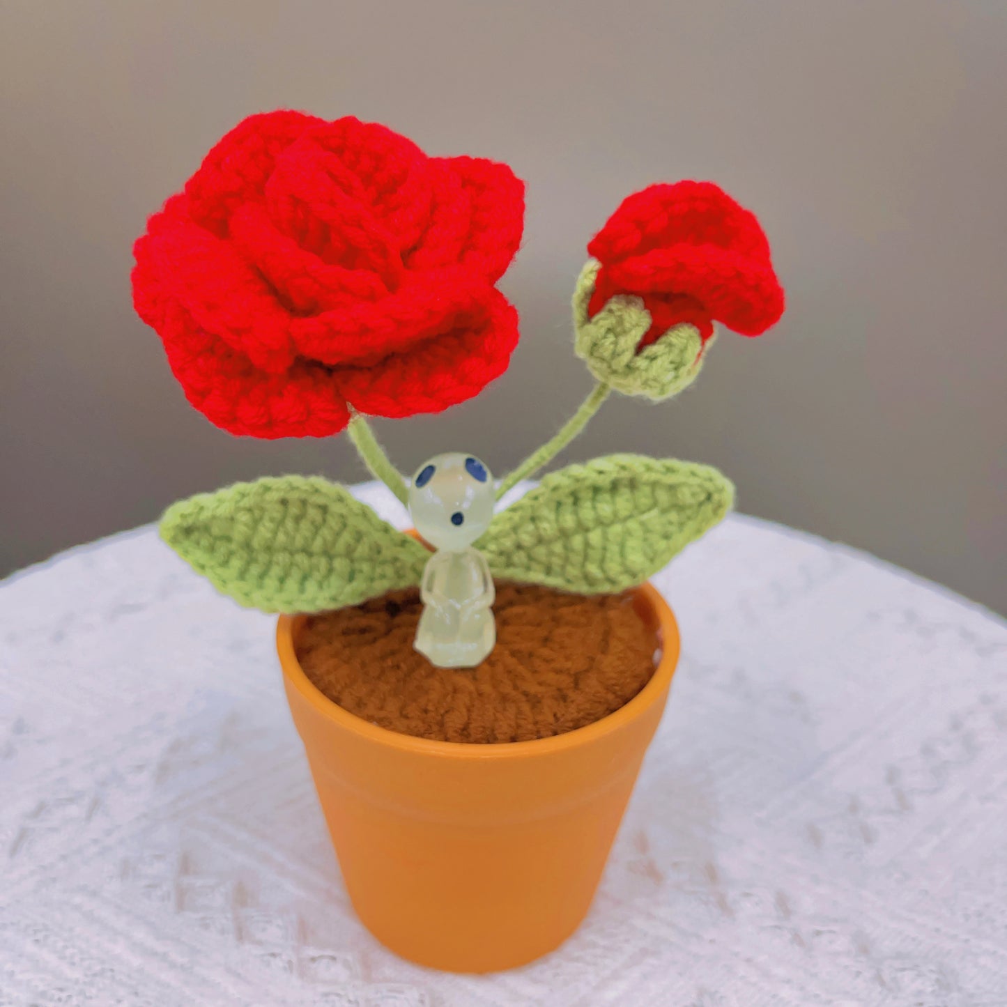 Piante di Rose Realizzate a Mano a Maglia - Finto Fiore Realistico - Decorazione Unica per la Casa - Regalo Perfetto per gli Amanti delle Piante - Fatto a Mano - Regalo per la Festa del Padre 2024