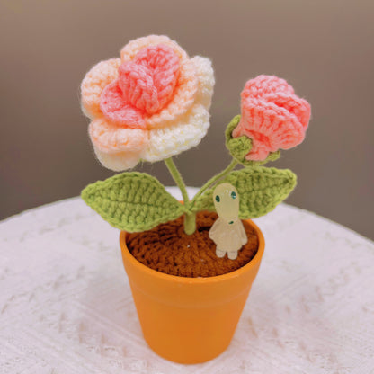 Piante di Rose Realizzate a Mano a Maglia - Finto Fiore Realistico - Decorazione Unica per la Casa - Regalo Perfetto per gli Amanti delle Piante - Fatto a Mano - Regalo per la Festa del Padre 2024