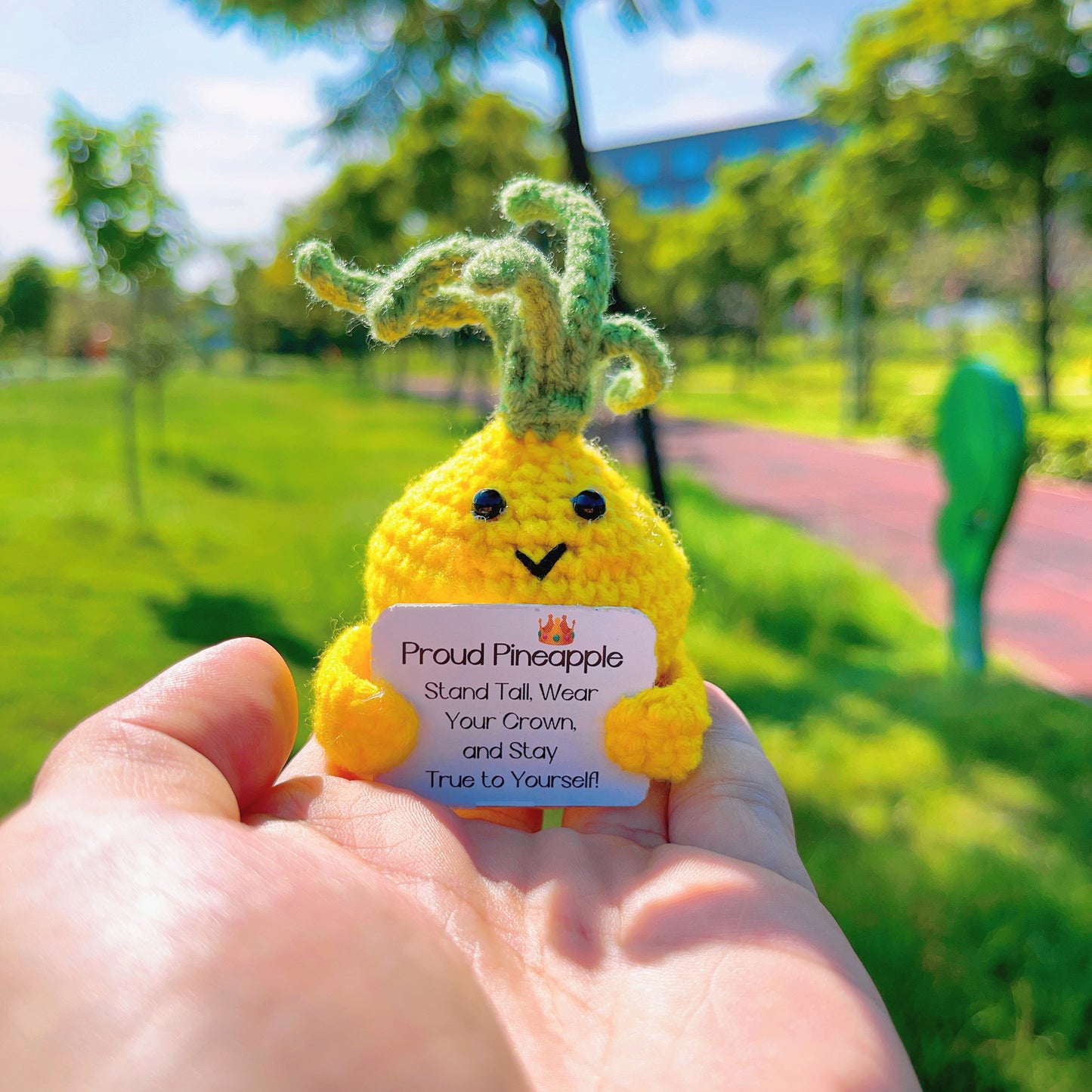 Crochet artisanal Proud Pineapple Positive Plushie avec citation positive (texte personnalisé / personnalisé disponible)