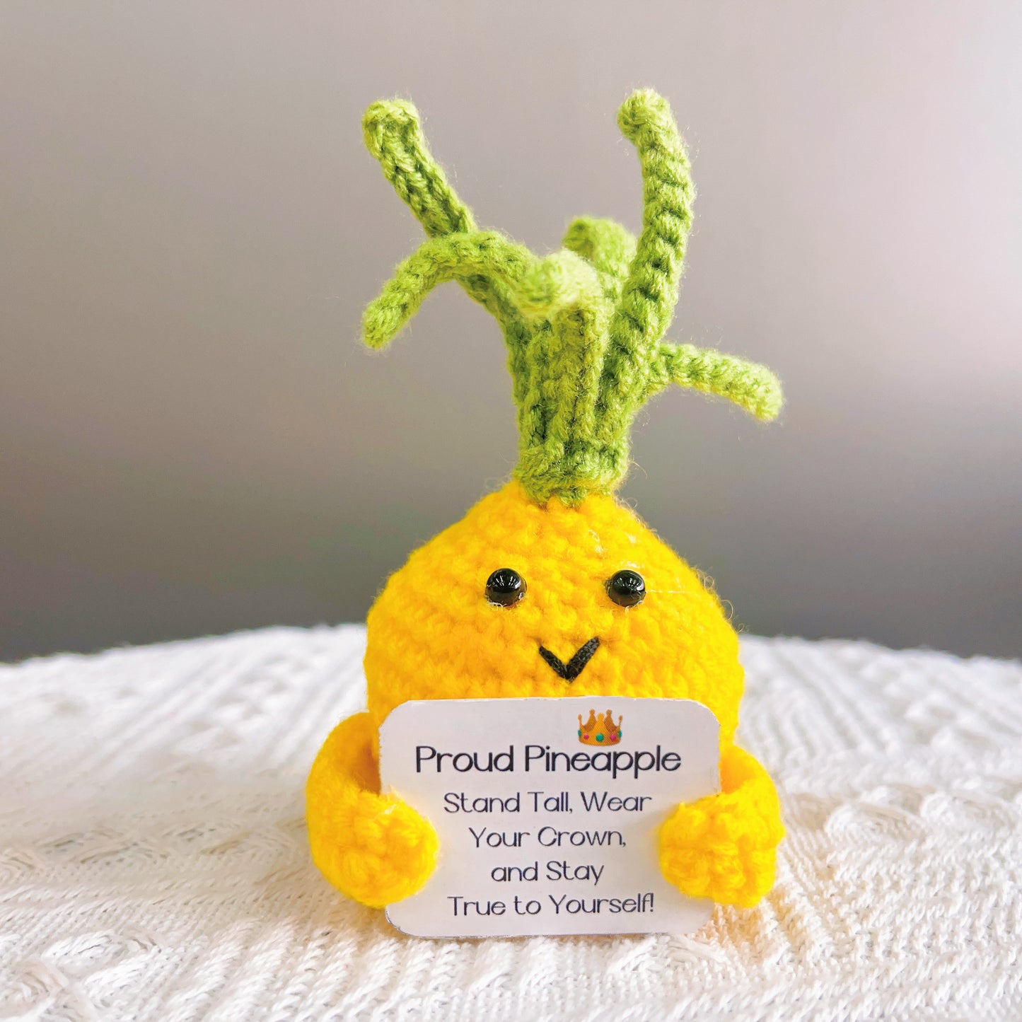 Crochet artisanal Proud Pineapple Positive Plushie avec citation positive (texte personnalisé / personnalisé disponible)
