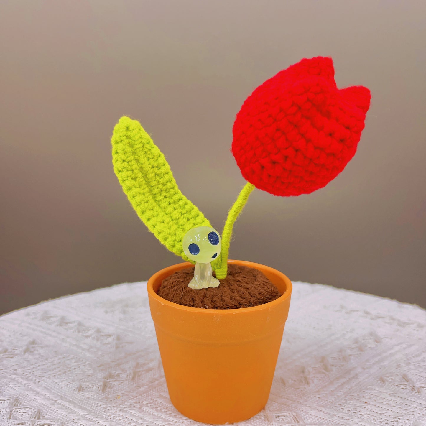 Pianta di tulipano a maglia fatta a mano - Finto fiore realistico - Decorazione unica per la casa - Regalo perfetto per gli amanti delle piante - Fatto a mano su misura