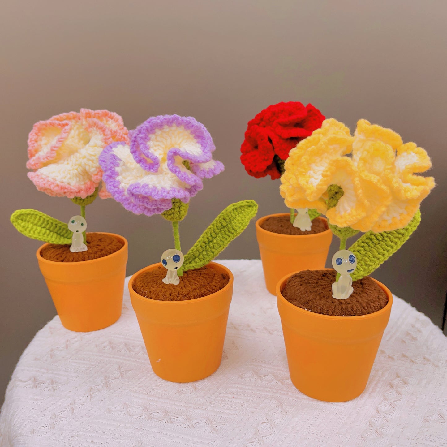 Planta de claveles tejida a mano - Falsa flor realista - Decoración única para el hogar - Regalo perfecto para los amantes de las plantas - Hecha a mano