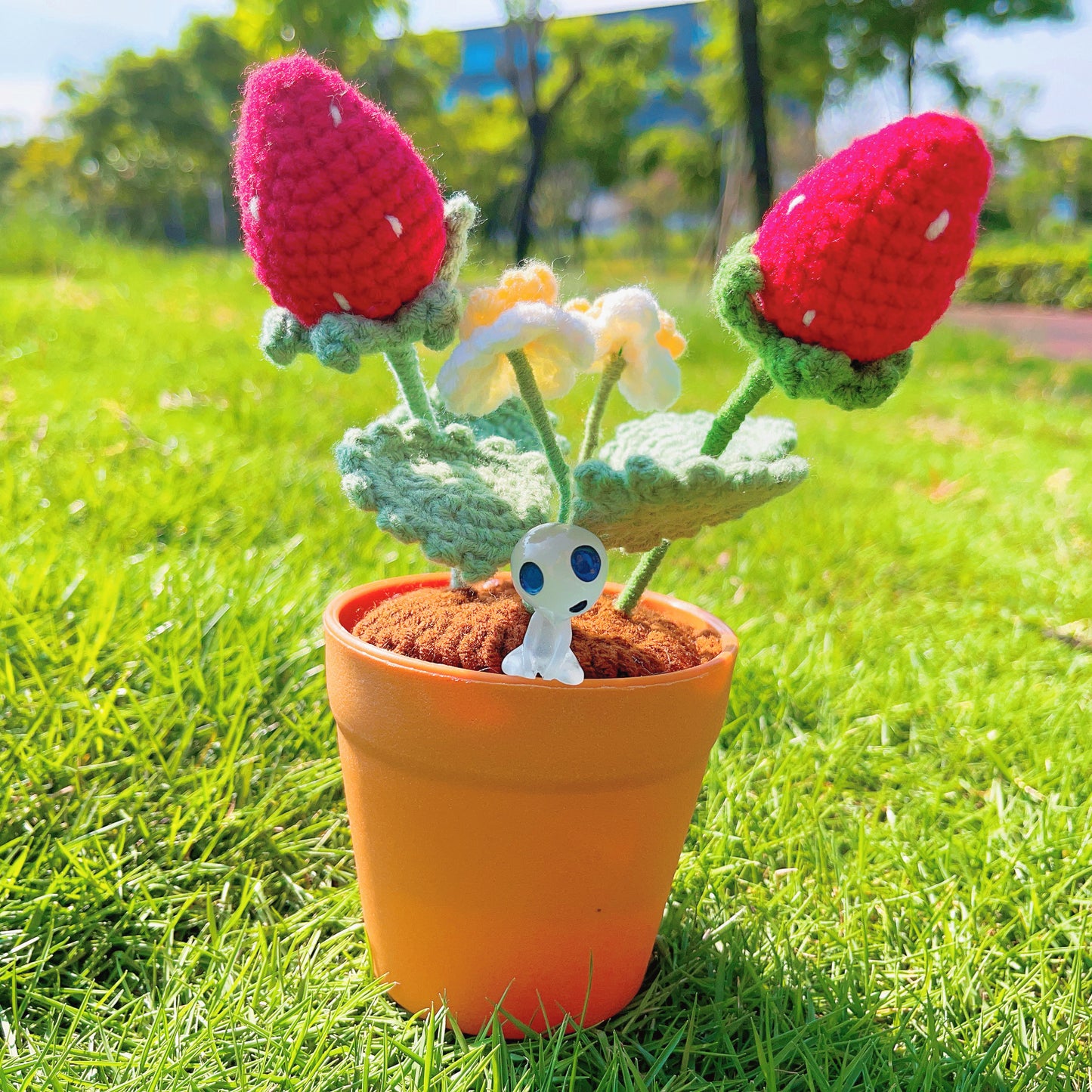 Handmade Strawberry Crochet Pot Plant - Adorabile Decorazione per la Casa - Regalo Perfetto per gli Amanti delle Piante - Pianta Falsa Realistica con una Luce Morbida - Realizzata a Mano