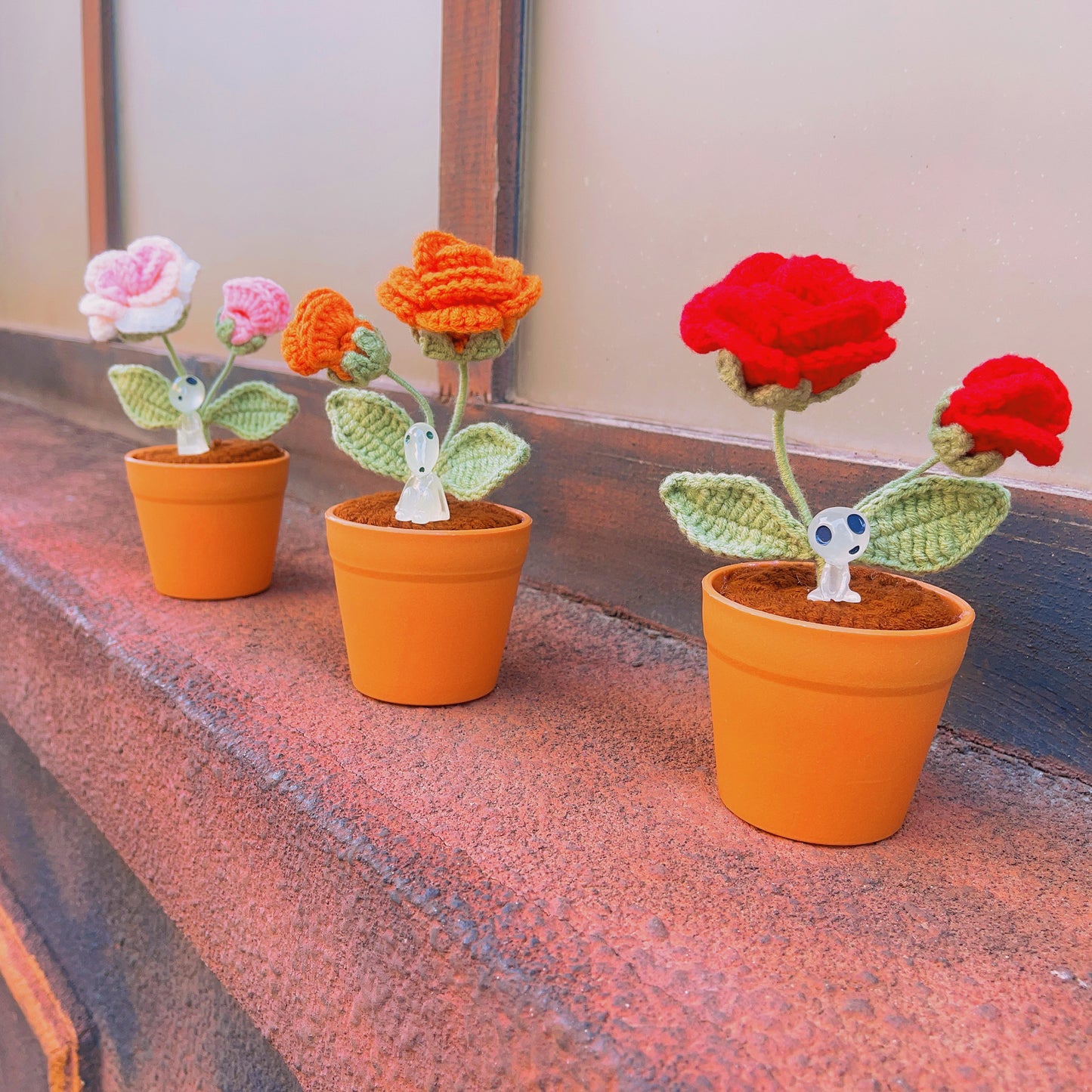 Piante di Rose Realizzate a Mano a Maglia - Finto Fiore Realistico - Decorazione Unica per la Casa - Regalo Perfetto per gli Amanti delle Piante - Fatto a Mano - Regalo per la Festa del Padre 2024