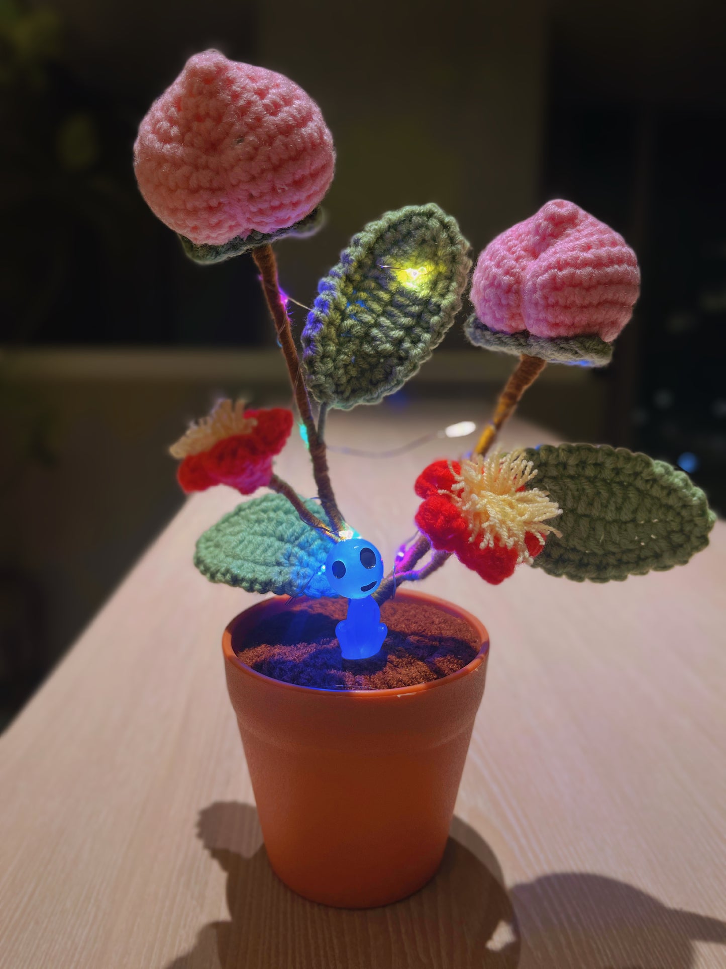 Pianta di pesca a maglia fatta a mano - Replica realistica di frutta - Decorazione unica per la casa - Regalo perfetto per gli amanti delle piante - Artigianale