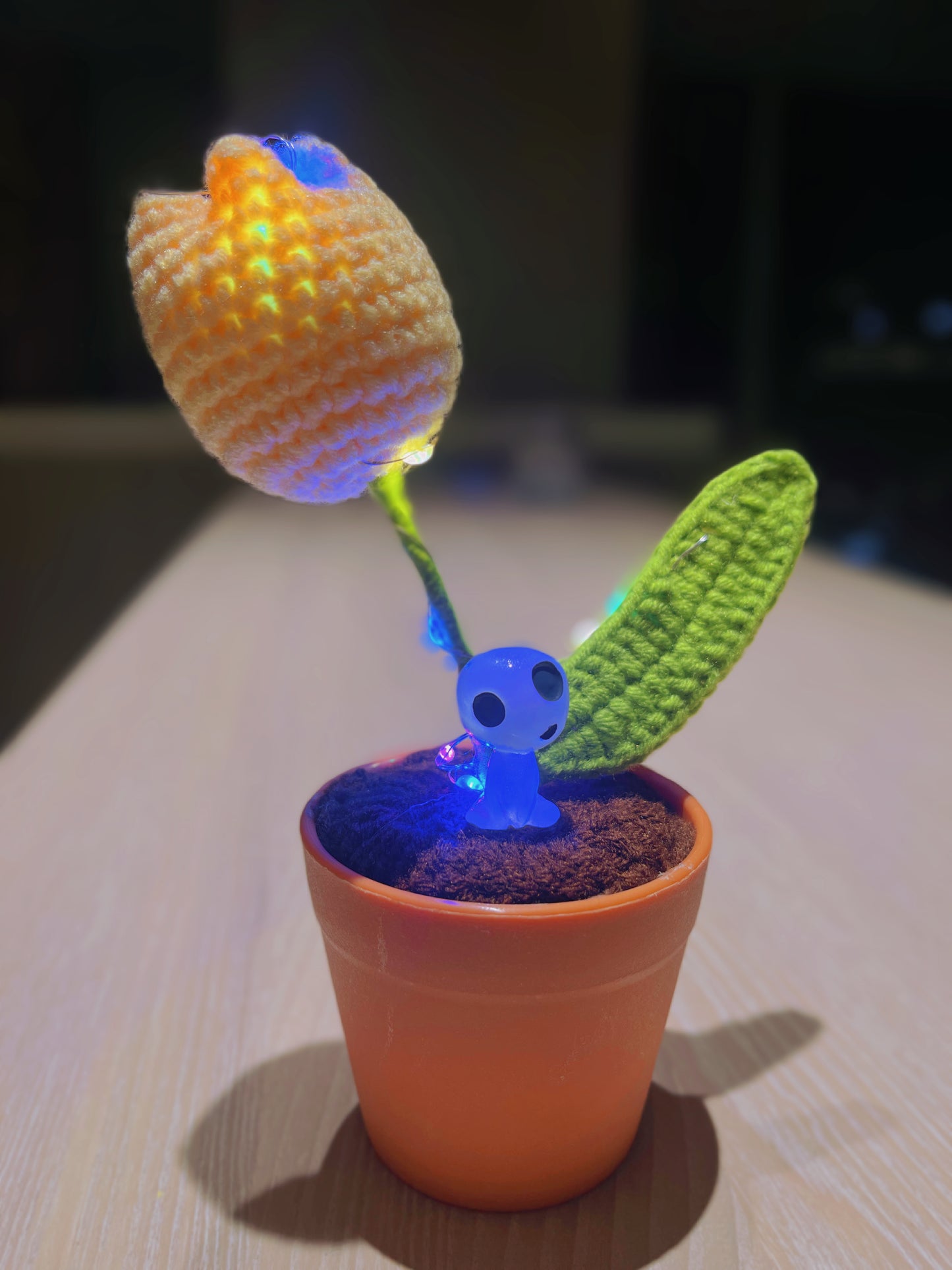 Pianta di tulipano a maglia fatta a mano - Finto fiore realistico - Decorazione unica per la casa - Regalo perfetto per gli amanti delle piante - Fatto a mano su misura