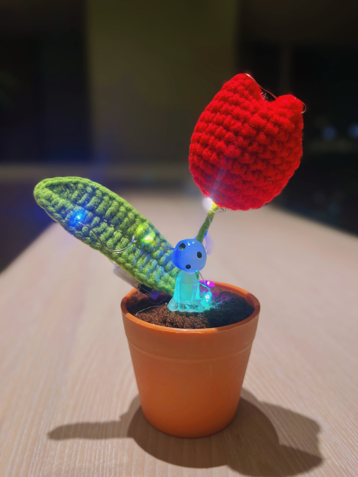 Pianta di tulipano a maglia fatta a mano - Finto fiore realistico - Decorazione unica per la casa - Regalo perfetto per gli amanti delle piante - Fatto a mano su misura