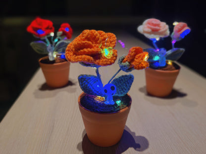 Piante di Rose Realizzate a Mano a Maglia - Finto Fiore Realistico - Decorazione Unica per la Casa - Regalo Perfetto per gli Amanti delle Piante - Fatto a Mano - Regalo per la Festa del Padre 2024