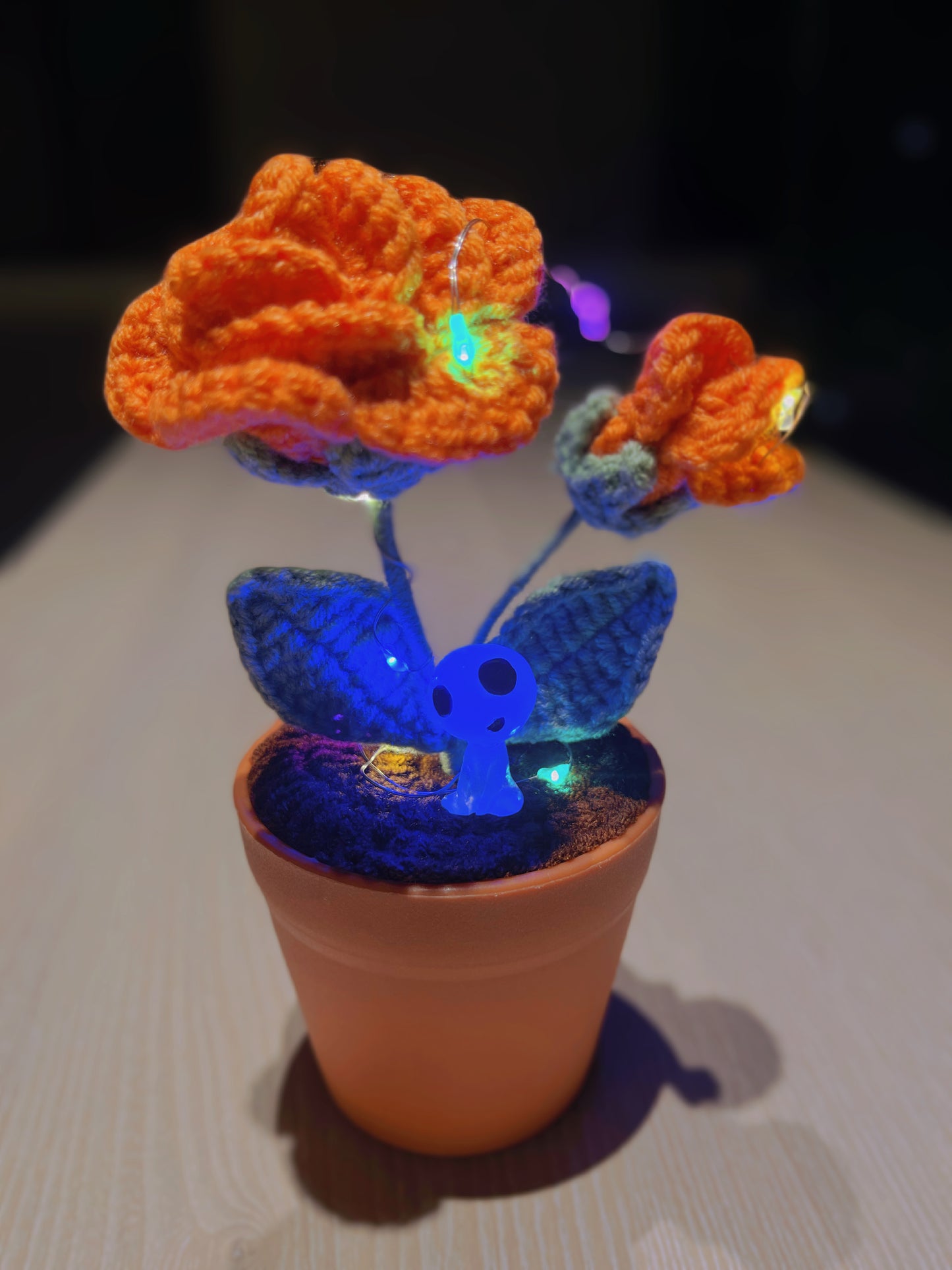 Piante di Rose Realizzate a Mano a Maglia - Finto Fiore Realistico - Decorazione Unica per la Casa - Regalo Perfetto per gli Amanti delle Piante - Fatto a Mano - Regalo per la Festa del Padre 2024