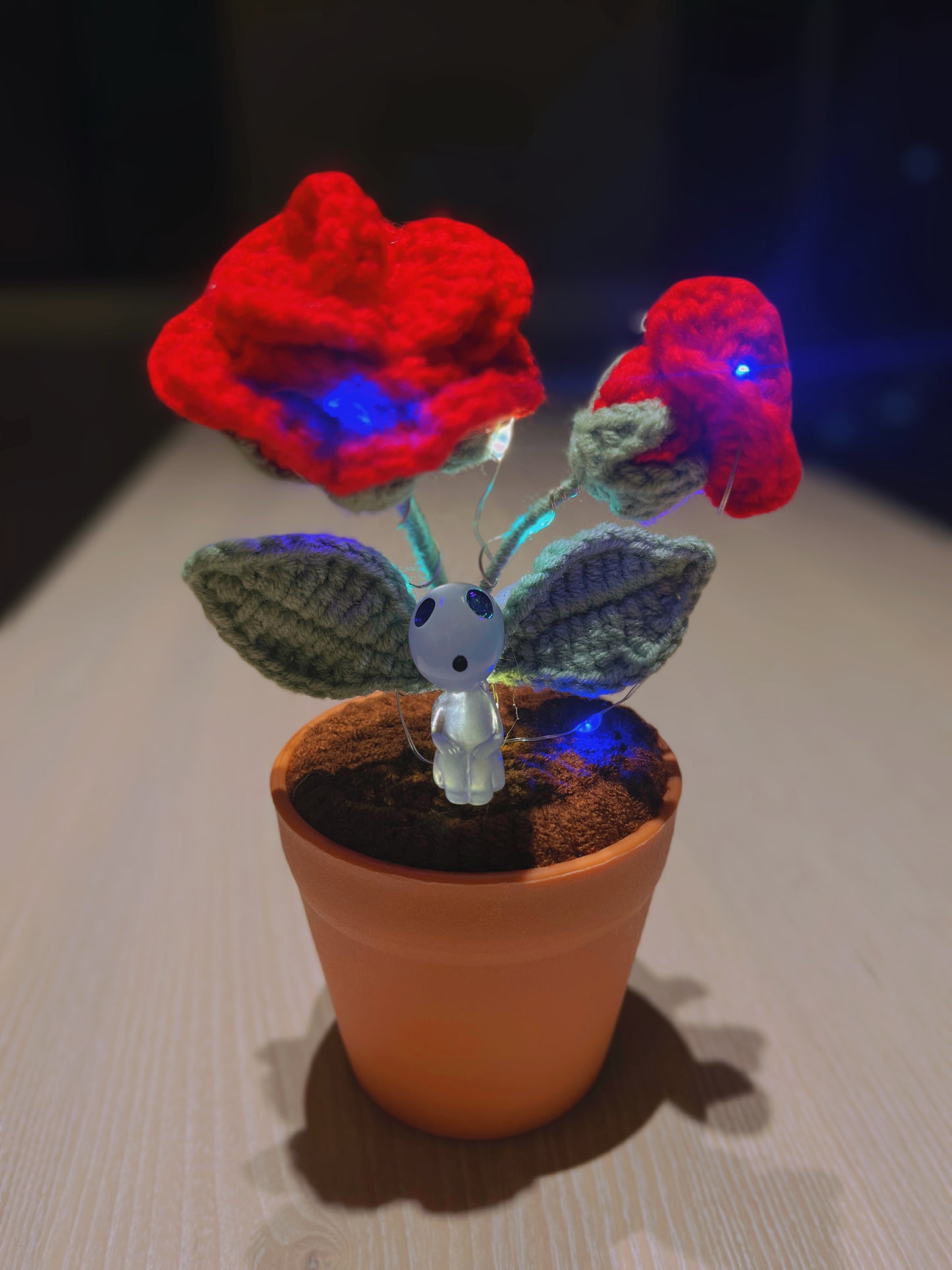 Piante di Rose Realizzate a Mano a Maglia - Finto Fiore Realistico - Decorazione Unica per la Casa - Regalo Perfetto per gli Amanti delle Piante - Fatto a Mano - Regalo per la Festa del Padre 2024