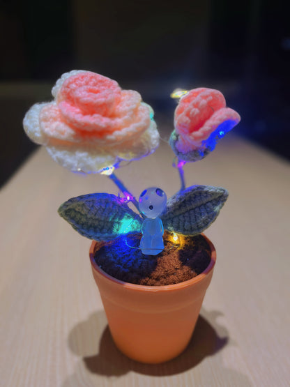 Piante di Rose Realizzate a Mano a Maglia - Finto Fiore Realistico - Decorazione Unica per la Casa - Regalo Perfetto per gli Amanti delle Piante - Fatto a Mano - Regalo per la Festa del Padre 2024