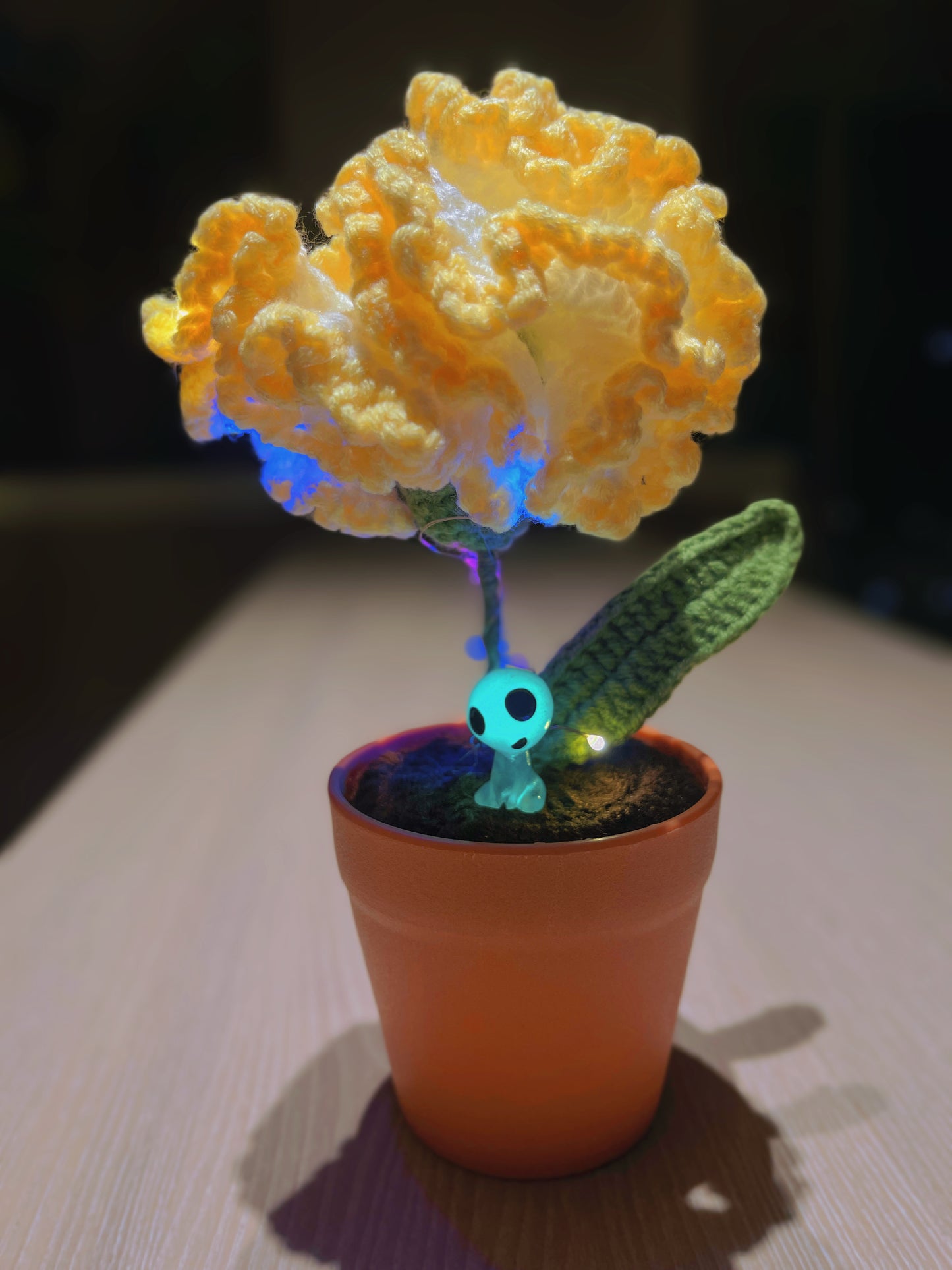 Planta de claveles tejida a mano - Falsa flor realista - Decoración única para el hogar - Regalo perfecto para los amantes de las plantas - Hecha a mano