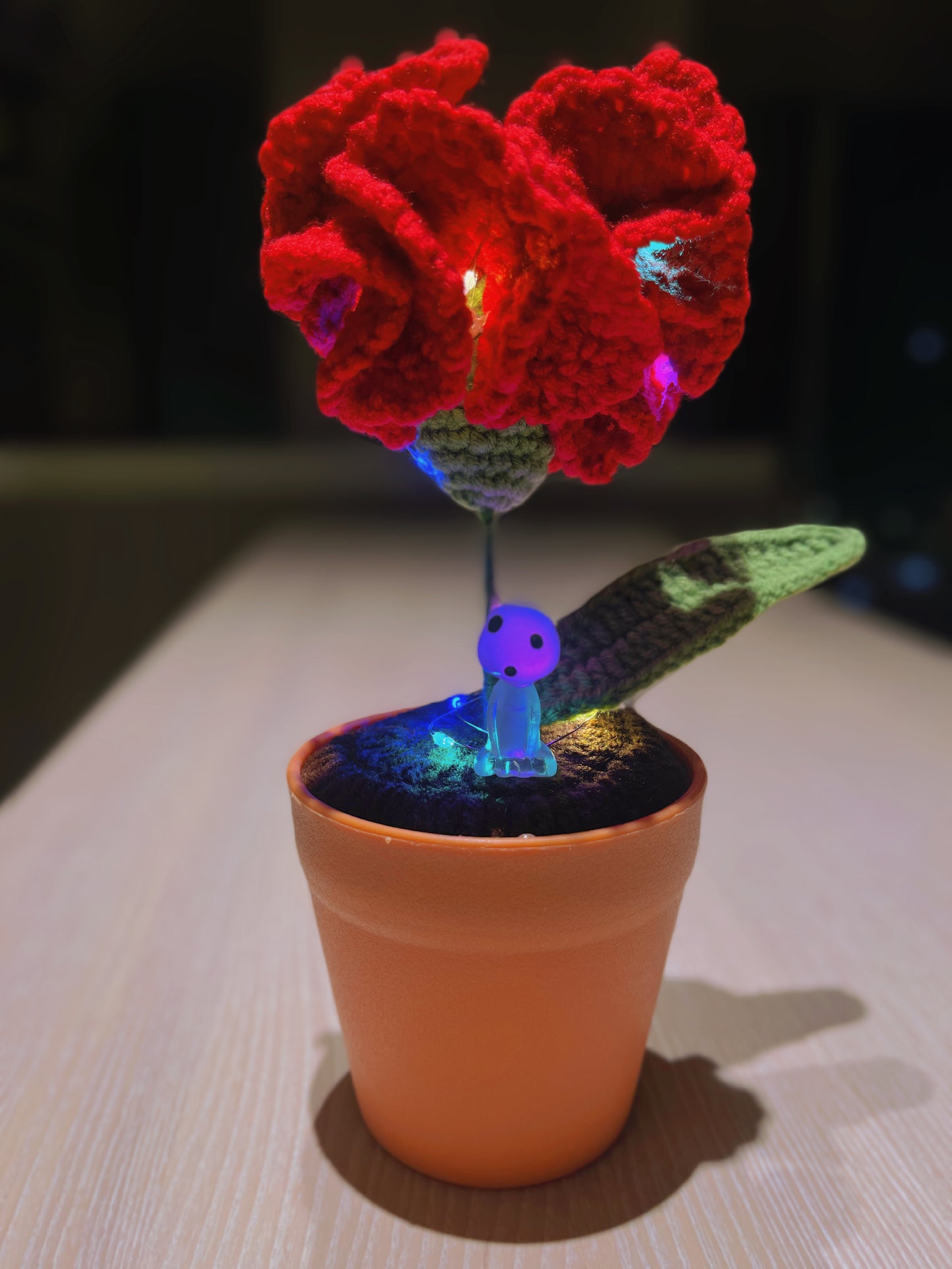 Planta de claveles tejida a mano - Falsa flor realista - Decoración única para el hogar - Regalo perfecto para los amantes de las plantas - Hecha a mano