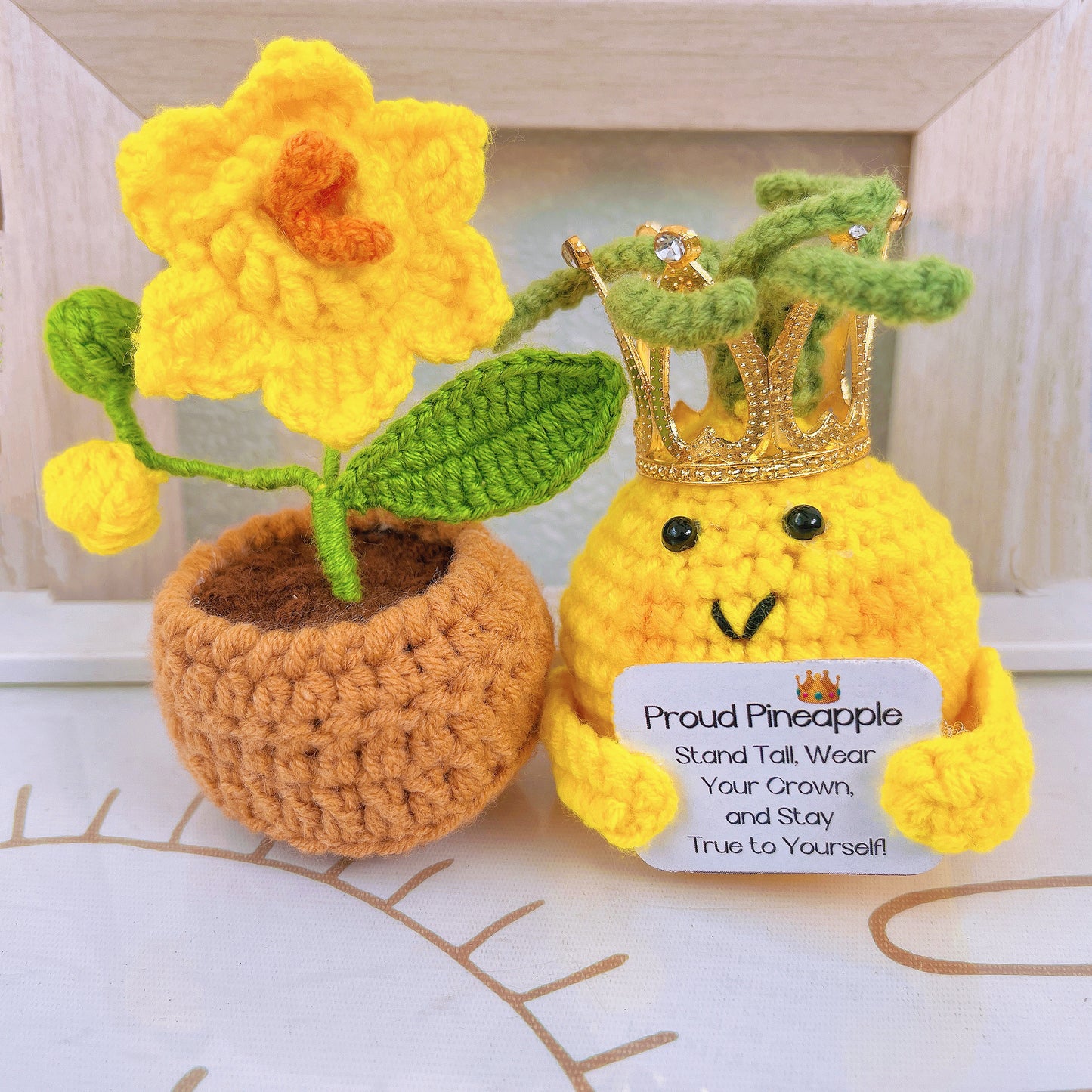 Conjunto de Jarrinho de Crochê Blossom Delight e Pacote de Abacaxi Orgulhoso (Texto Customizado/Personalizado Disponível)