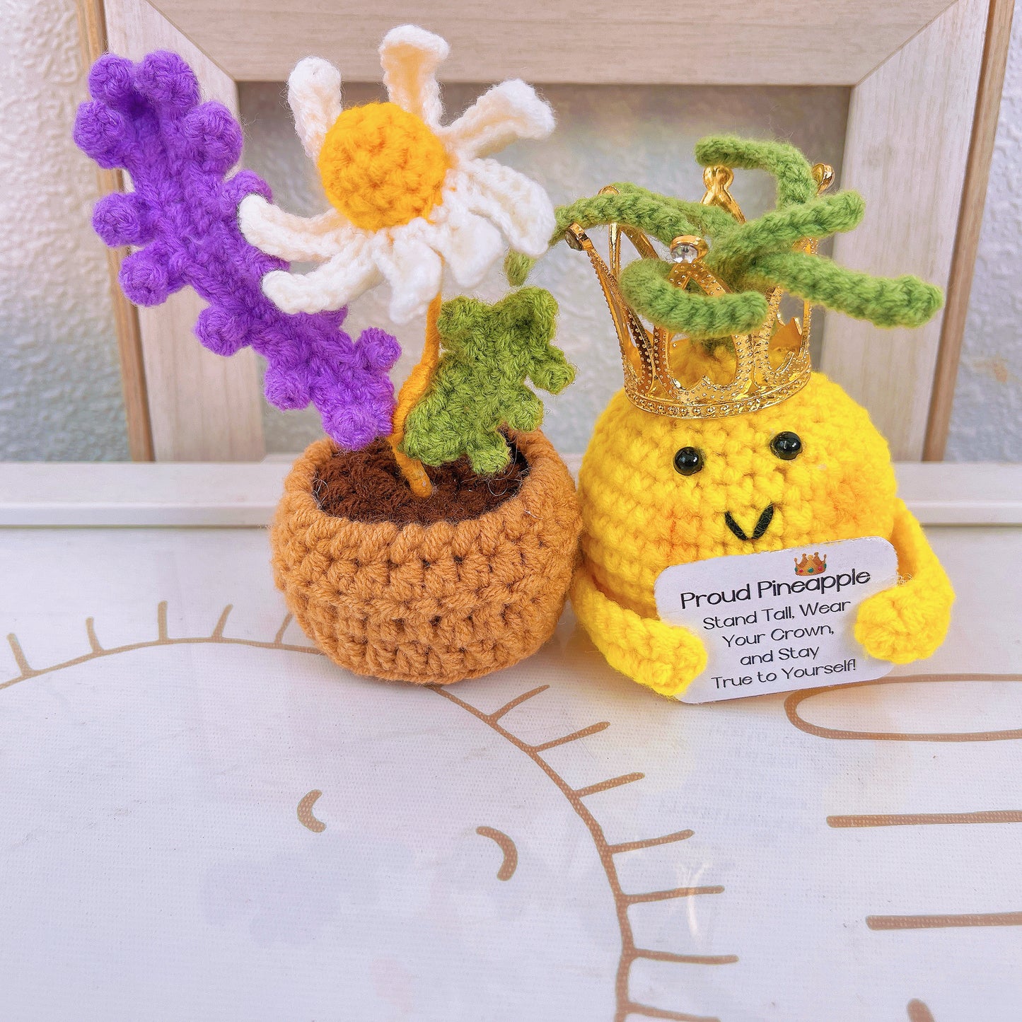 Conjunto de Jarrinho de Crochê Blossom Delight e Pacote de Abacaxi Orgulhoso (Texto Customizado/Personalizado Disponível)