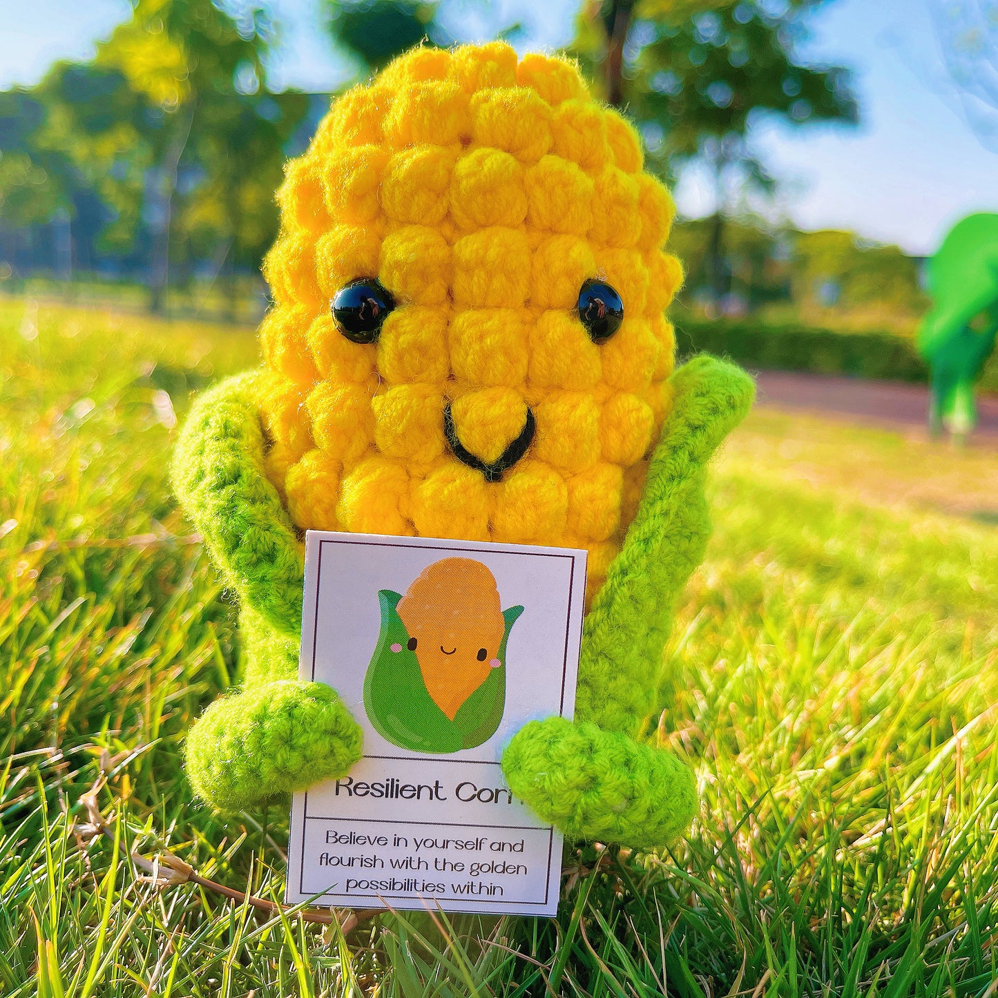 Peluche de maíz resiliente hecho a mano con frase positiva - Único acento decorativo para el hogar, la oficina o eventos especiales - Encanto rural y campestre del arte del maíz
