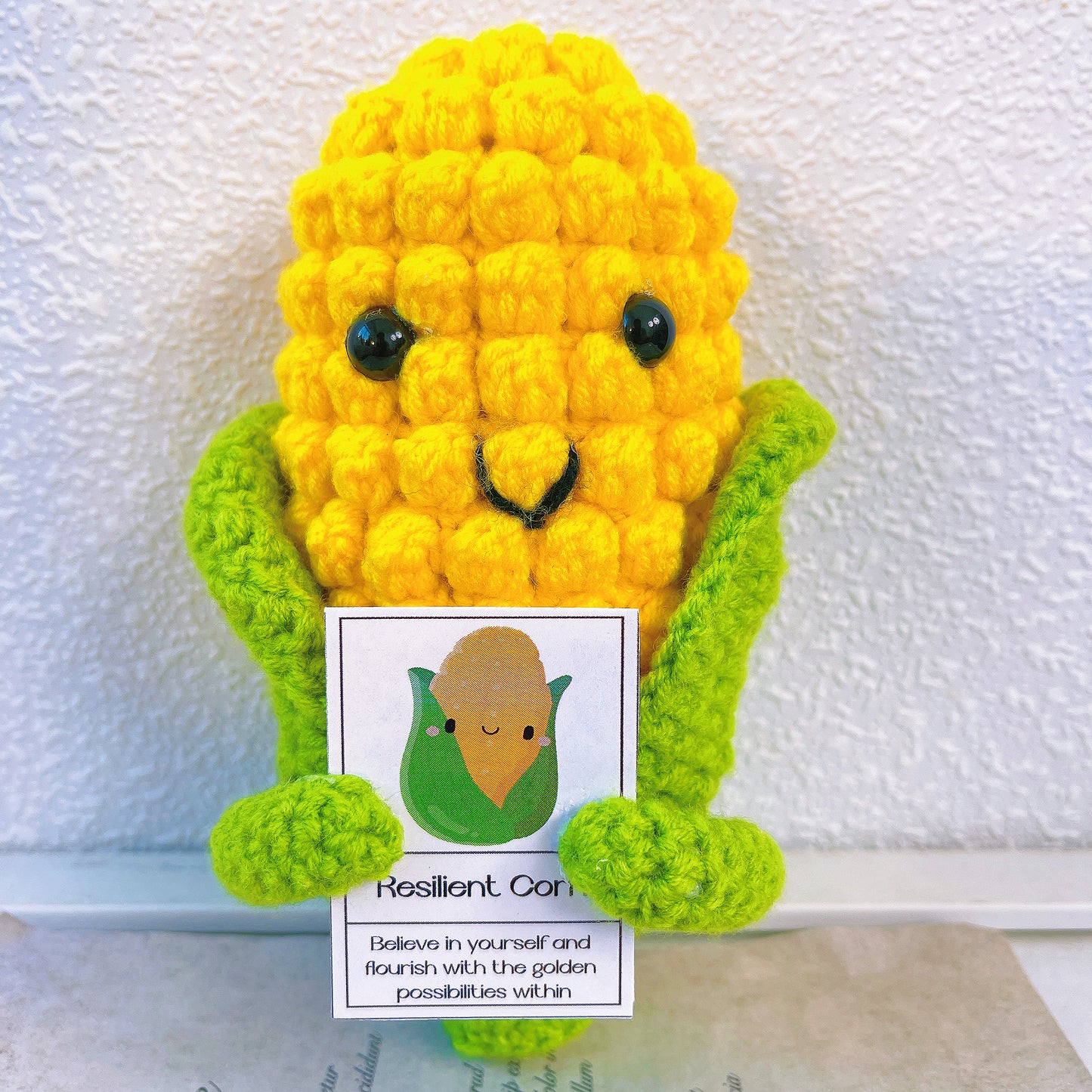 Peluche de maíz resiliente hecho a mano con frase positiva - Único acento decorativo para el hogar, la oficina o eventos especiales - Encanto rural y campestre del arte del maíz