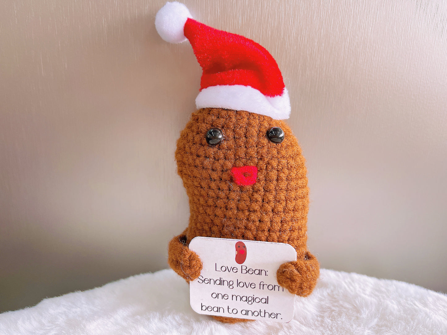 Frijol de Amor Artesanal con Abrigo de Navidad Acogedor y Tarjeta de Felicitación - Perfecto para Decoración de Festividades y Regalos