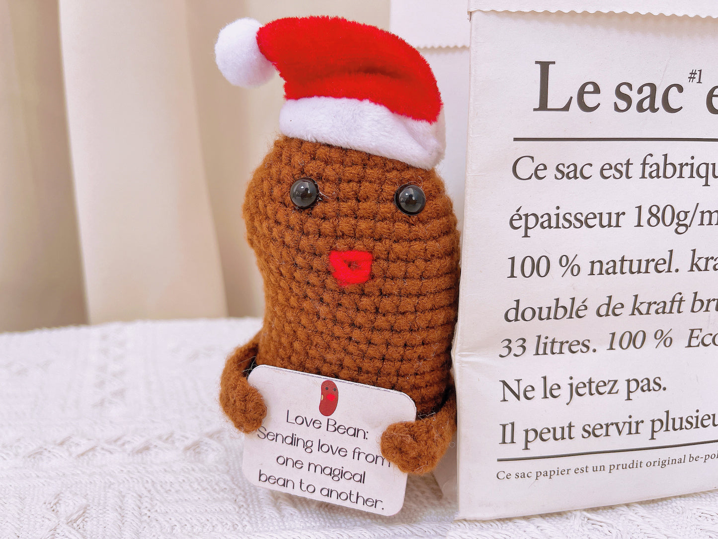 Frijol de Amor Artesanal con Abrigo de Navidad Acogedor y Tarjeta de Felicitación - Perfecto para Decoración de Festividades y Regalos