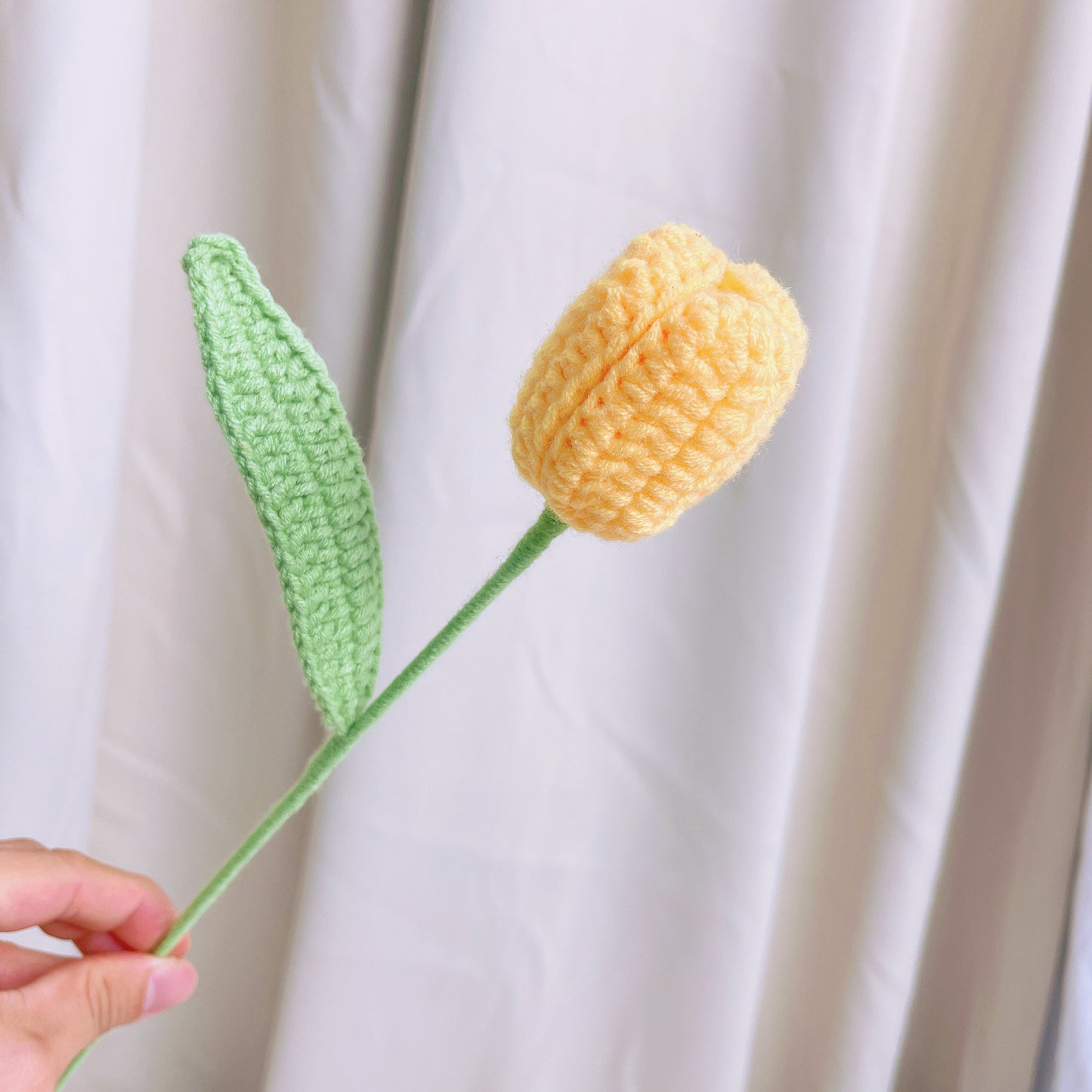 Arte da Floração: Ramalhete Misto Crochê Artesanal de Lavanda - Uma Tapeçaria Vibrante de Amor e Celebração - Lavanda, Rosas, Margaridas, Némoforos, Tulipas