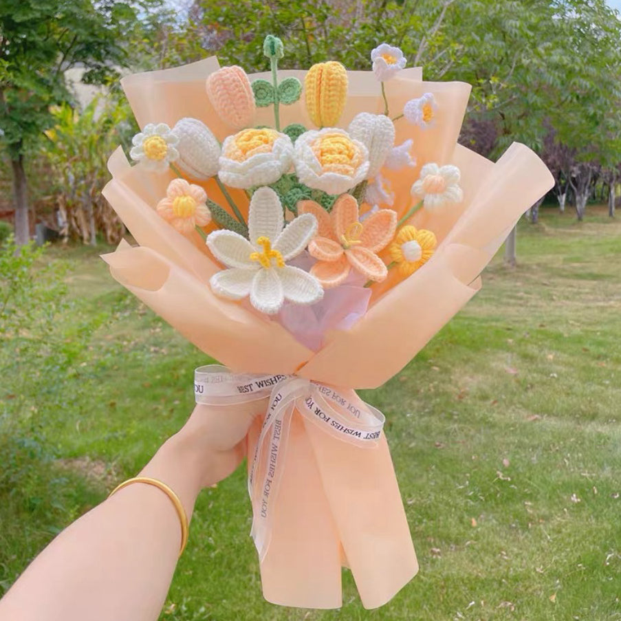 Bellissimo mazzo fatto a mano a maglia "Dolce Sole" con rose, tulipani, gigli, foglie di eucalipto e altro ancora - Perfetto per San Valentino, la Festa della Mamma o qualsiasi occasione
