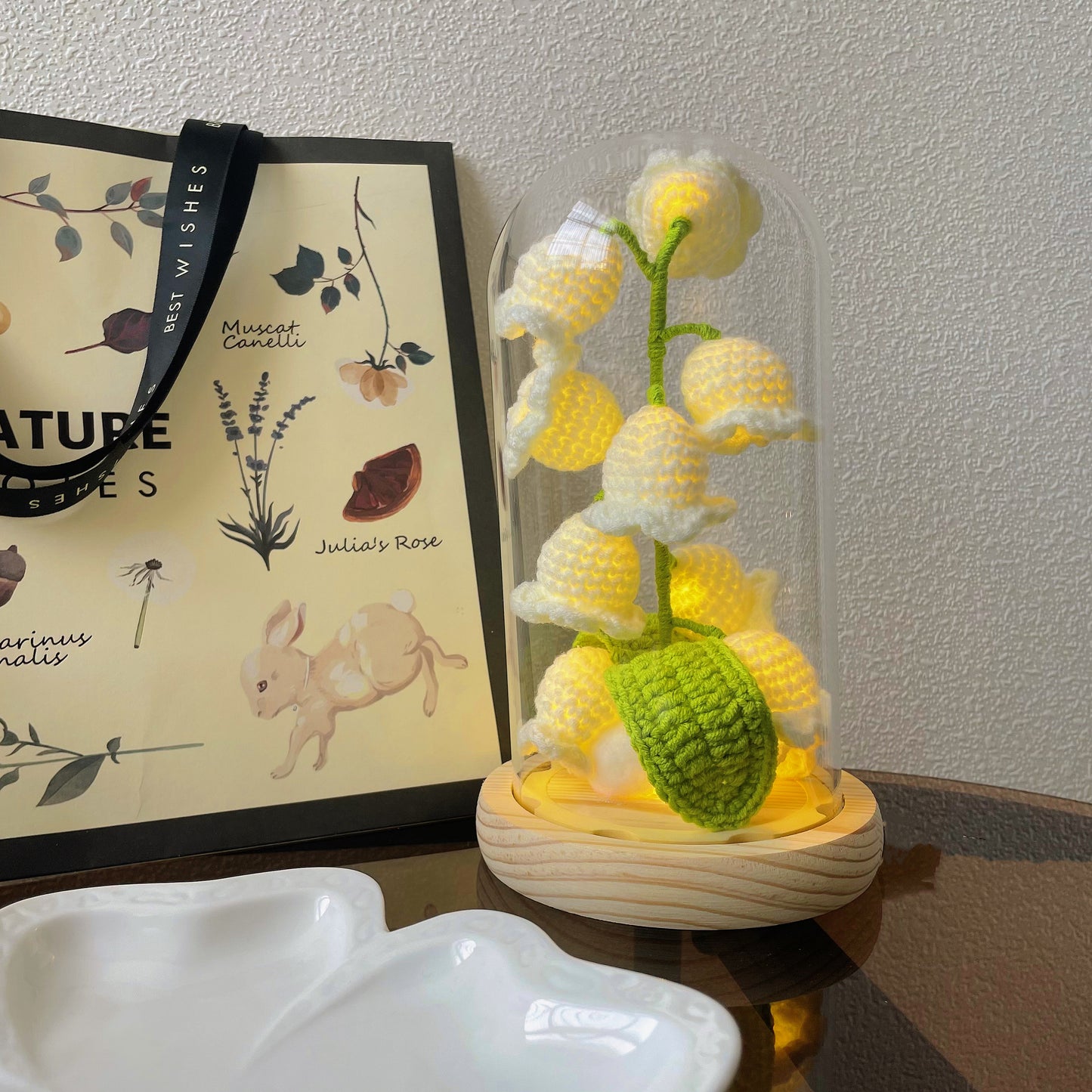 Muguet luminescent : lampe à suspension au crochet faite à la main avec abat-jour en verre