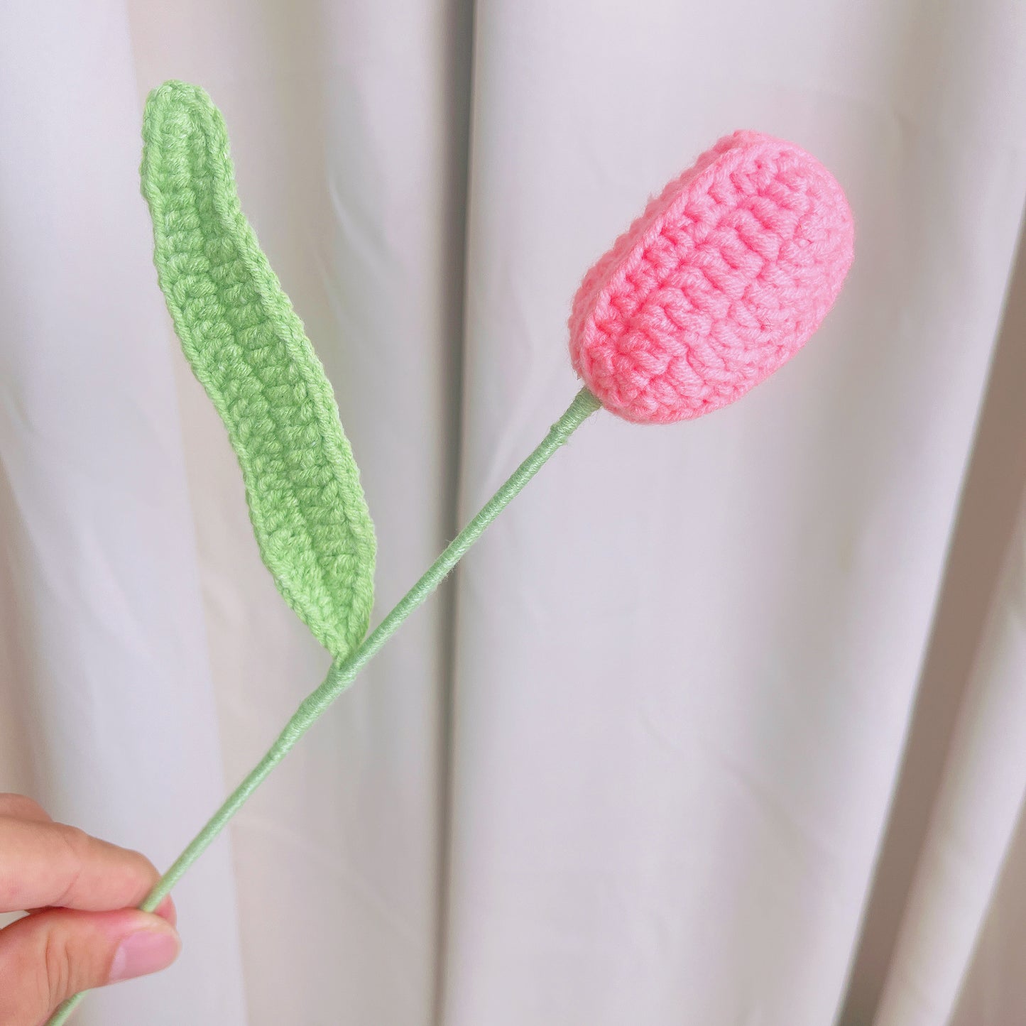 Mazzo di Fiori a Crochet Artigianale "Tonalità Rosa e Giallo" - Con Girasoli Grandi e Piccoli a Crochet, Rose a Gradiente Rosa e Bianco, Puff Bianchi, Rosa e Gialli, Foglie Verdi e Calla Bianche - Ideale per la Primavera, la Festa della Mamma e Occasioni 
