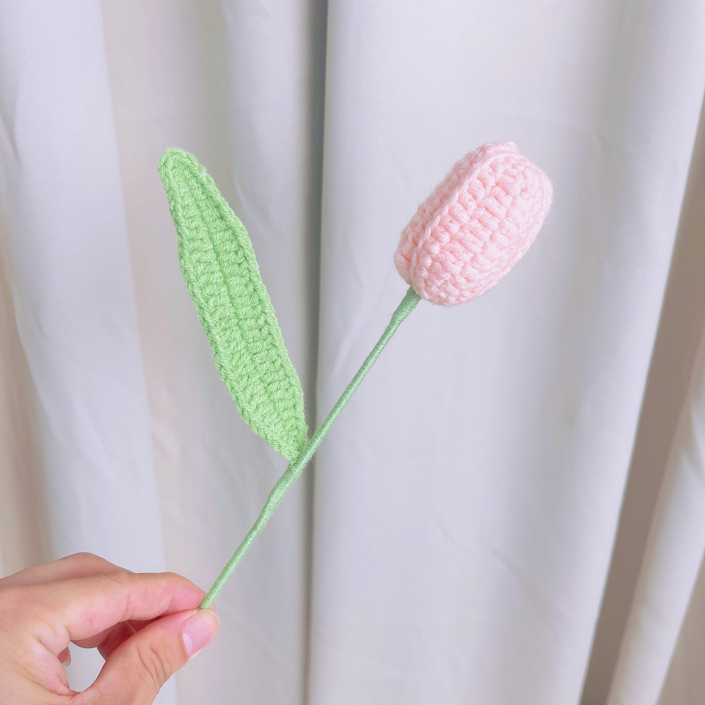 Bellissimo mazzo fatto a mano a maglia "Dolce Sole" con rose, tulipani, gigli, foglie di eucalipto e altro ancora - Perfetto per San Valentino, la Festa della Mamma o qualsiasi occasione