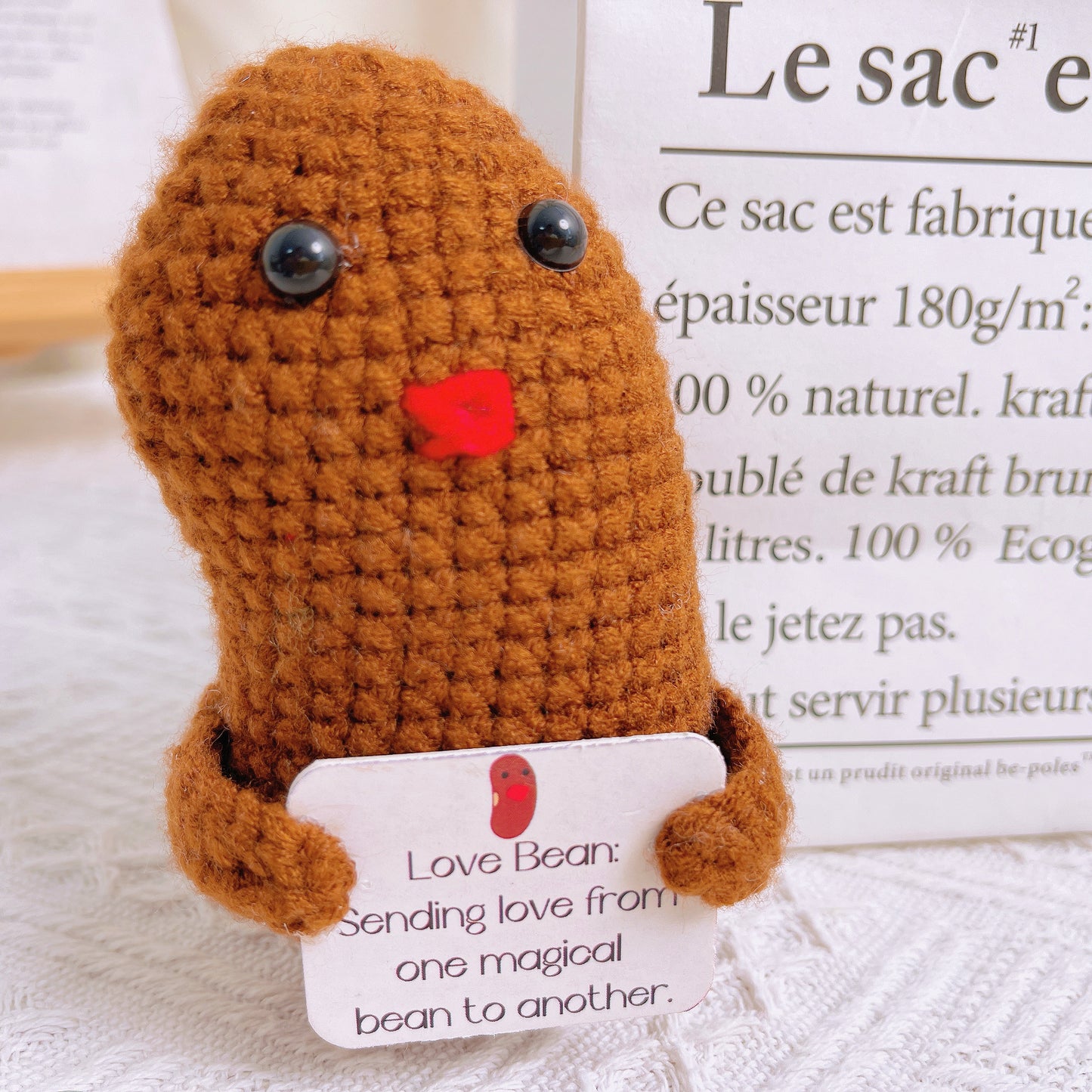 Frijol de Amor Artesanal con Abrigo de Navidad Acogedor y Tarjeta de Felicitación - Perfecto para Decoración de Festividades y Regalos