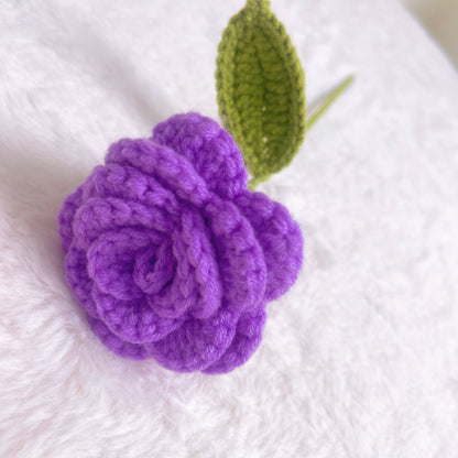 Ramalhete Romântico de Crochê Artesanal em Roxo - Símbolo do Amor, Rosa Extra Grande, Rosa em Forma de Copa de Vinho, Lavanda e Acentos Delicados