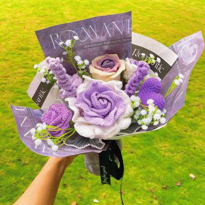 Ramalhete Romântico de Crochê Artesanal em Roxo - Símbolo do Amor, Rosa Extra Grande, Rosa em Forma de Copa de Vinho, Lavanda e Acentos Delicados
