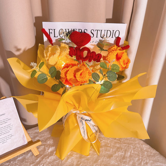 Ramo de Cravos Amarelos Artesanalmente Feito com Bordado 'I ❤ U MÃE' - Agradecimento no Dia das Mães, Aniversário ou Ocasiões Especiais