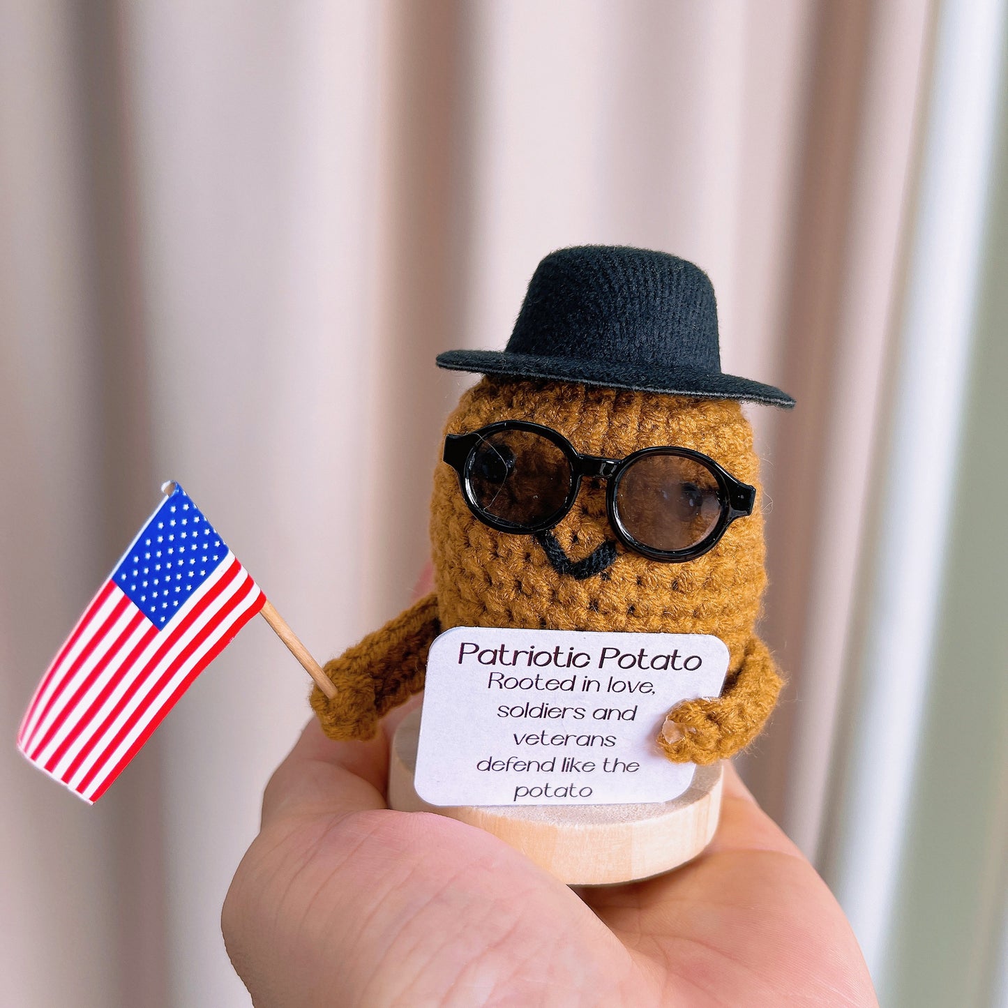 Plushie a maglia di patata patriottica con bandiera nazionale - Decorazione unica e accattivante per i sostenitori positivi della patria, orgoglio olimpico, veterani, soldati commemorati, Giorno dell'Indipendenza USA, UK, Australia.