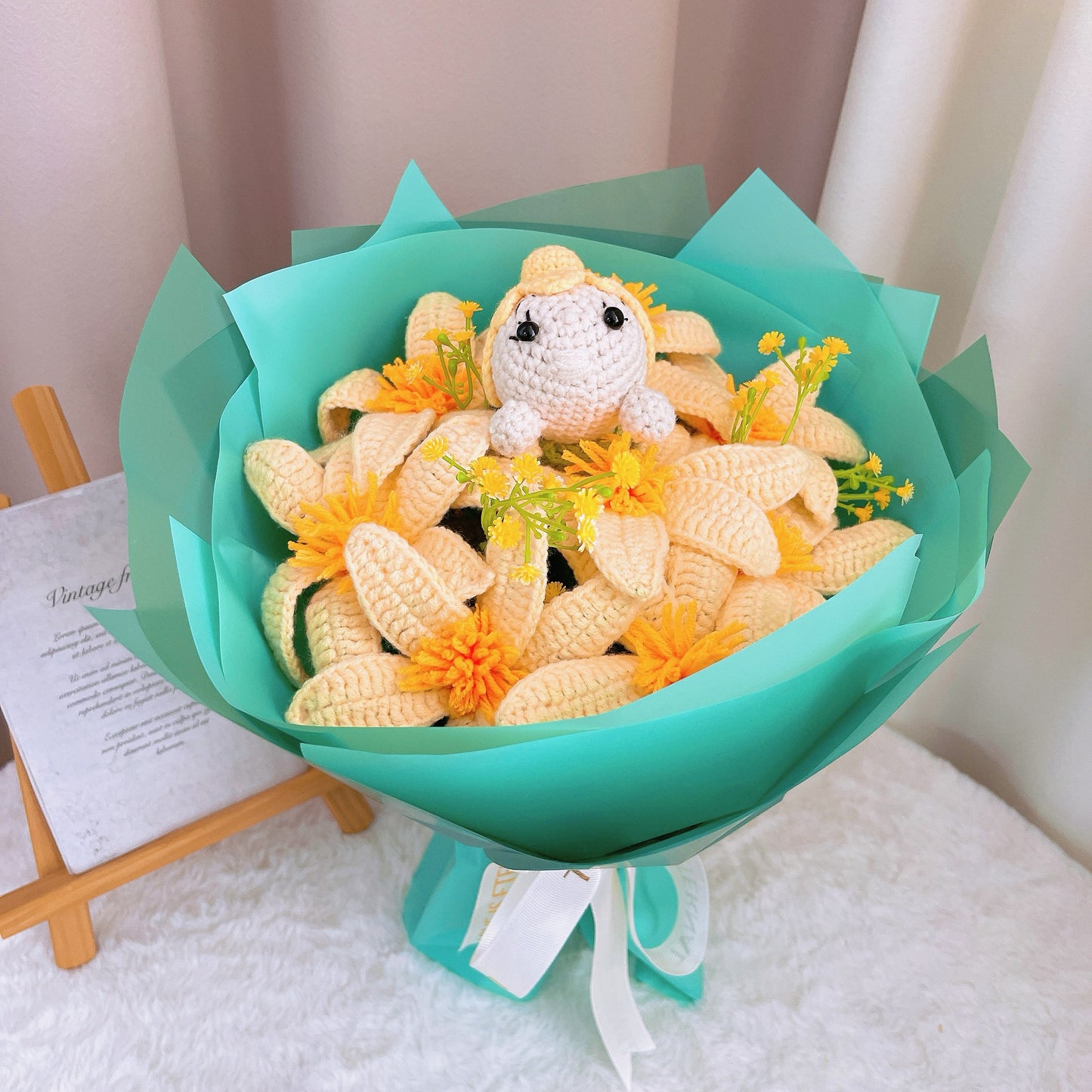 Mazzo di Fiori a Crochet Incantevole - Fiore di Narciso Giallo con Involucro Verde e Blu Tiffany Per gli Amanti del Teatro delle Performance di Balletto di Neverland Regalo per Lauree Compleanni Promozioni