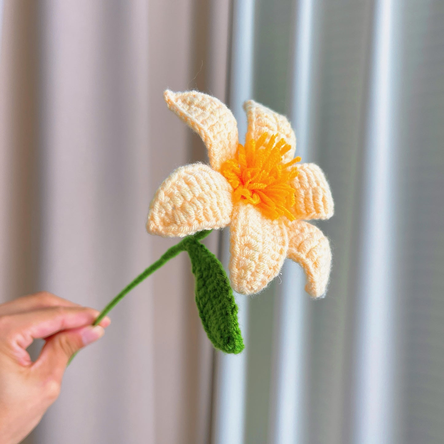 Mazzo di Fiori a Crochet Incantevole - Fiore di Narciso Giallo con Involucro Verde e Blu Tiffany Per gli Amanti del Teatro delle Performance di Balletto di Neverland Regalo per Lauree Compleanni Promozioni