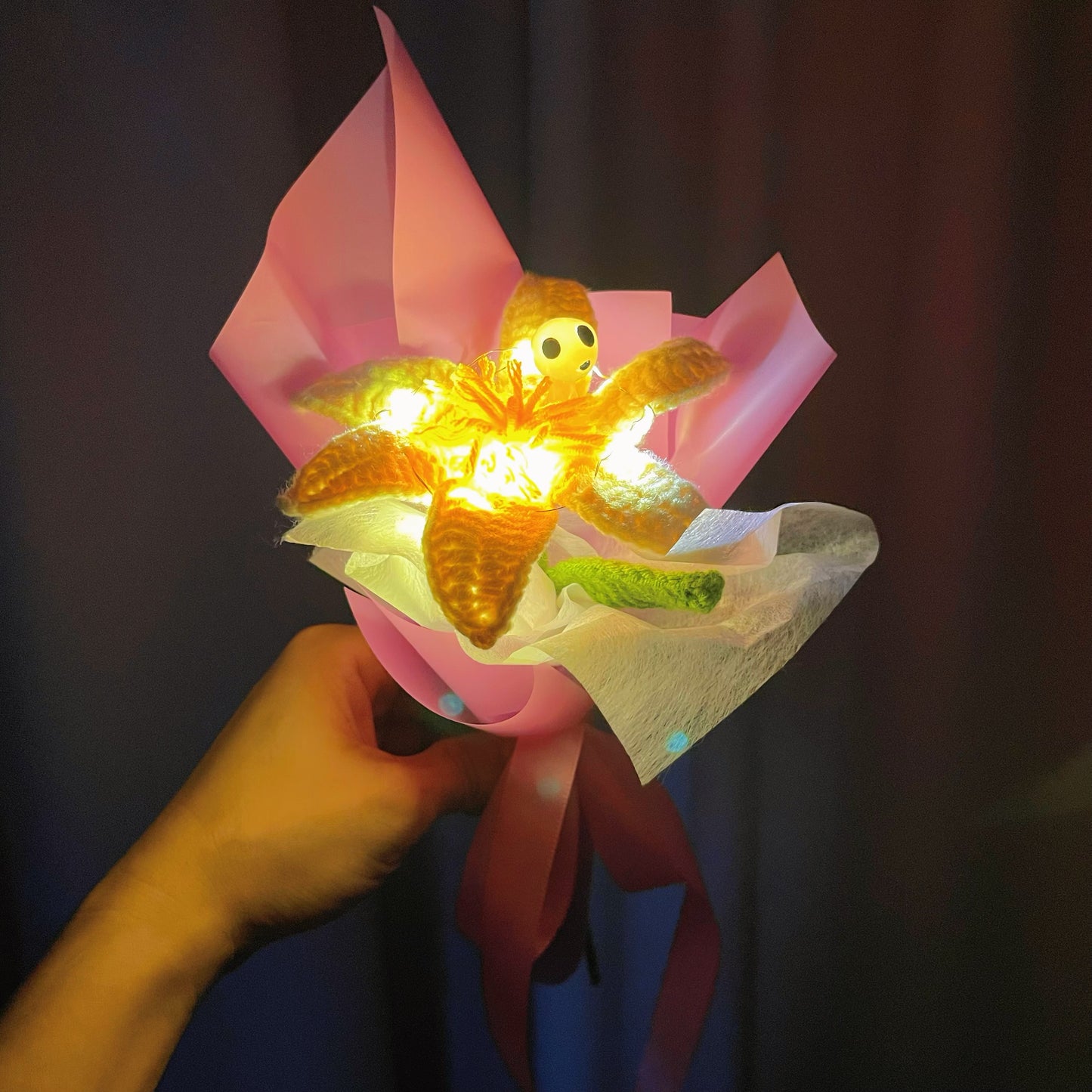 Mazzo di Fiori a Crochet Incantevole - Fiore di Narciso Giallo con Involucro Verde e Blu Tiffany Per gli Amanti del Teatro delle Performance di Balletto di Neverland Regalo per Lauree Compleanni Promozioni