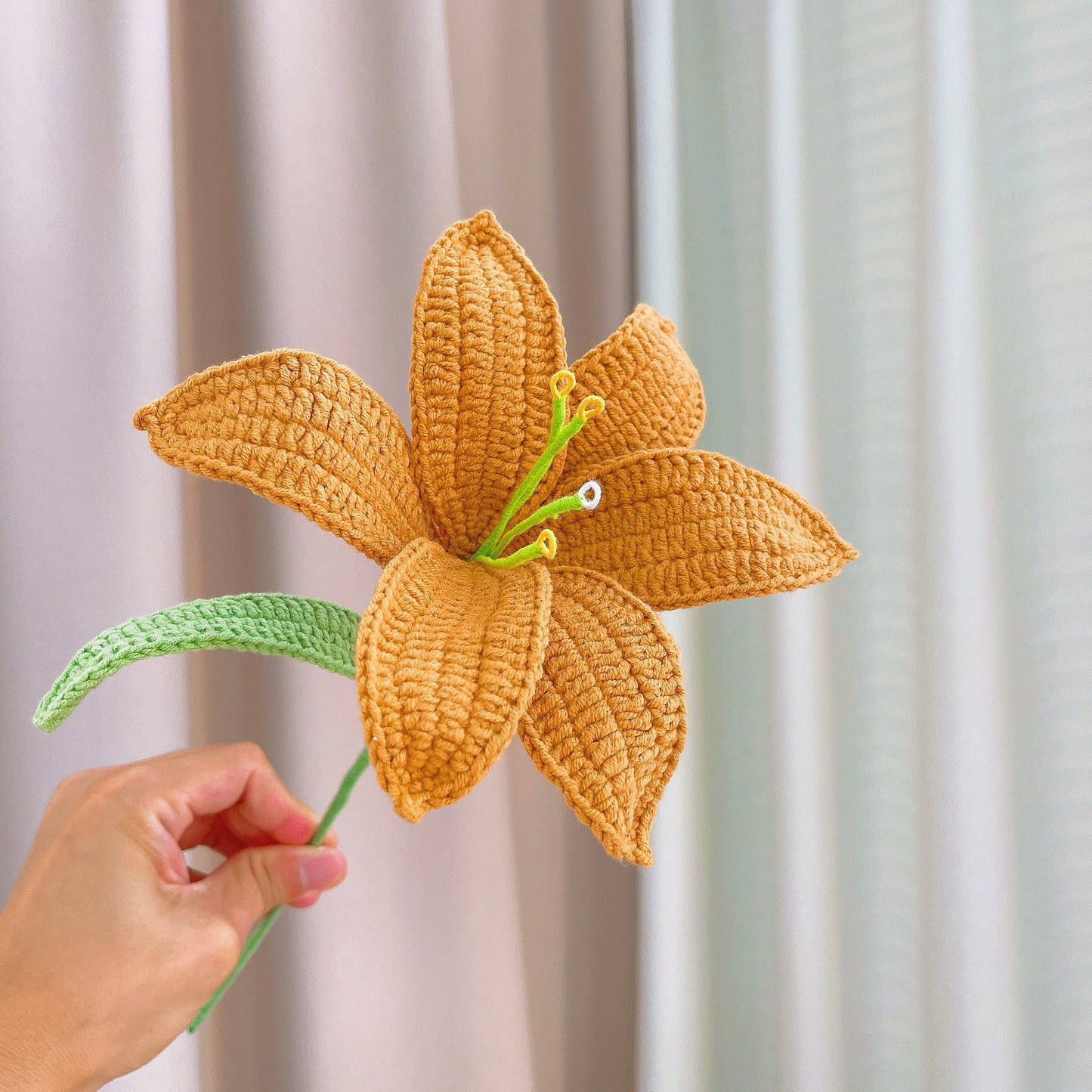 Bouquet de lys au crochet fait main de style vintage - Tons bruns, option hypoallergénique