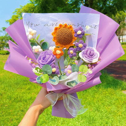 Ramo de Lavanda de Verão Artesanal em Crochê -Tons Púrpura, Girassóis, Tons de Rosa, Lavanda, Creme e Acentos Vibrantes