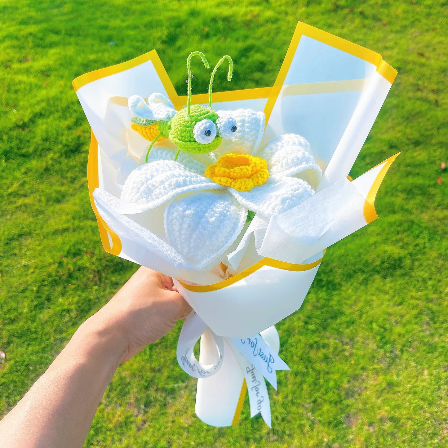 Mazzo a Crochet con Fiore di Loto, Libellule e Rosa Bianca Gigante - Regalo di Principessa Rana per Decorazione di Casa, Matrimoni, Raggio Verde