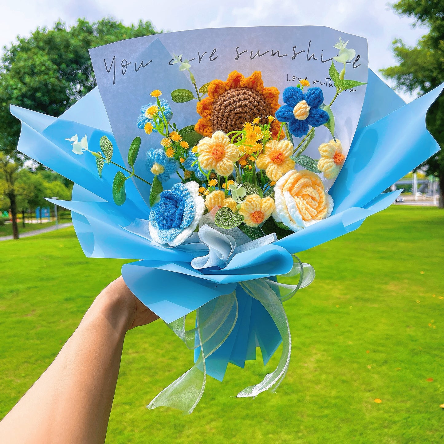 [Shipped from AU] Handmade Sunflower Crochet Bouquet Arrangement with Rose, and Cream Puff with Money Leaf and Baby's Breath – Perfect Allergy-Friendly Gift for Birthday Anniversary Get Well – Available in Pink, Blue, and Yellow Wrapping