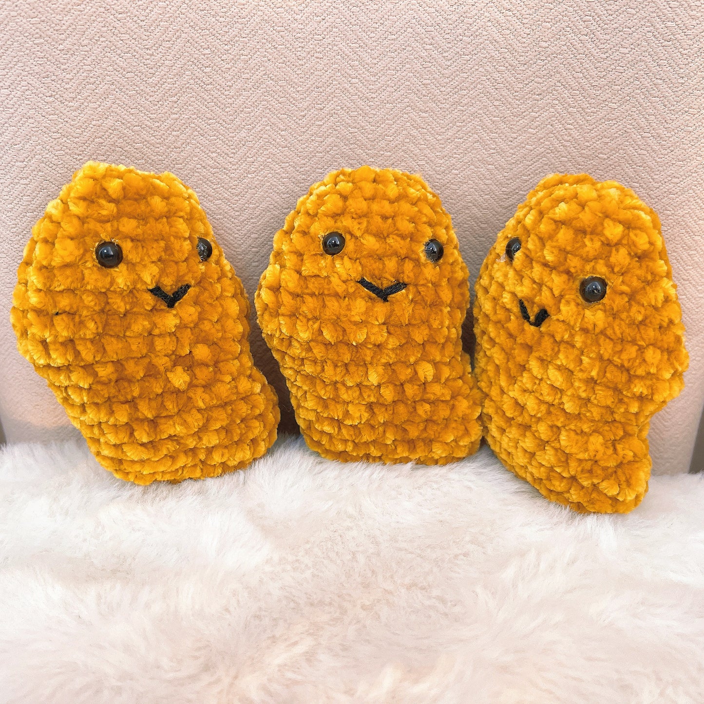 Ensemble de 3 pépites de poulet positives faites à la main - 3 pépites de poulet en peluche au crochet dans une boîte à emporter avec carte personnalisable - Cadeau amusant unique pour les anniversaires, les vacances et les moments de joie