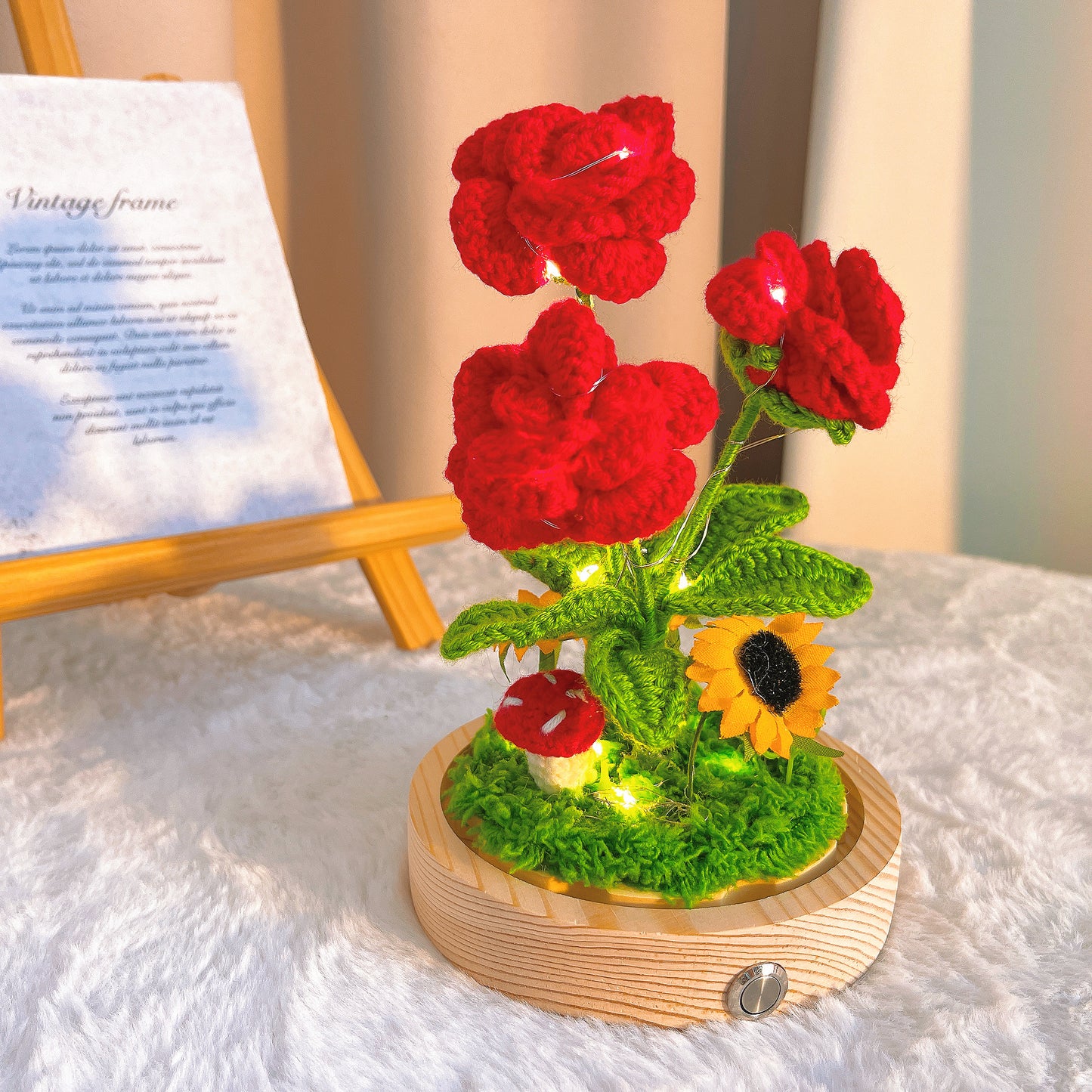 Handgefertigte verzauberte gehäkelte Rosenlaterne mit Glasschirm, Holzsockel und Batteriebetrieb – Valentinstag-Geburtstagsgeschenk