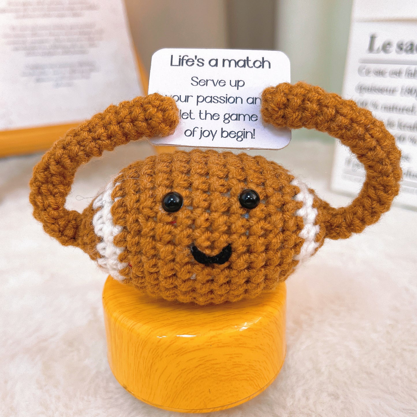Porte-clés en forme de ballon de sport fait à la main au crochet - Basketball, Baseball, Football, Tennis - Cadeau personnalisable avec message inspirant - Parfait pour les amateurs de sport, les anniversaires, les vacances et les occasions spéciales