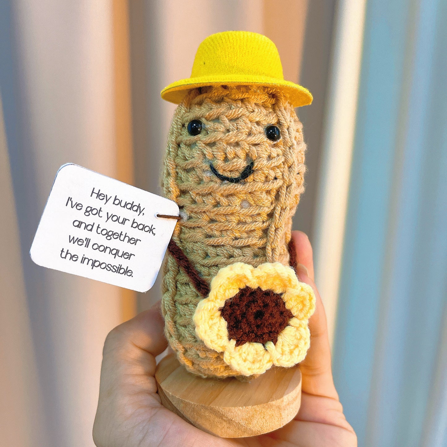 Peluche de soutien amusante en forme de cacahuète avec carte de message personnalisable - Adorable chapeau jaune et tournesol, cadeau personnalisé en crochet de gelée parfait pour l'amitié, les anniversaires, les célébrations et les encouragements