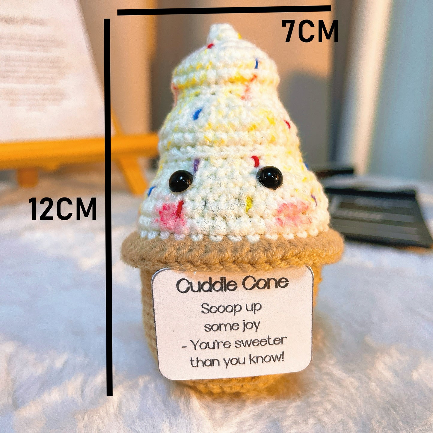 Peluche de glace artisanale avec carte personnalisable - Crème fouettée colorée - Décoration d'intérieur mignonne pour les anniversaires, les célébrations et les amateurs de friandises positives et encourageantes