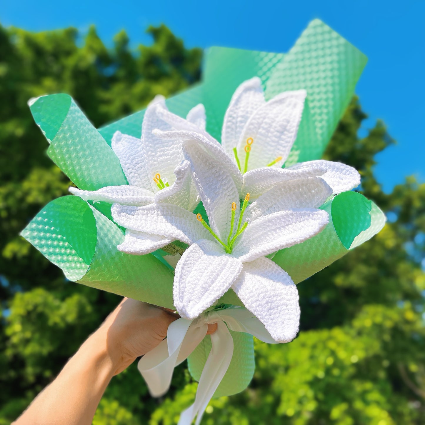 Handgefertigter cremeweißer Lilienstrauß – elegantes Blumengeschenk für Hochzeiten, Jubiläen, Beileidsbekundungen