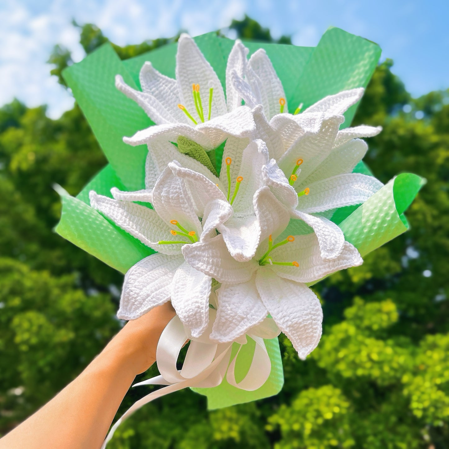Handgefertigter cremeweißer Lilienstrauß – elegantes Blumengeschenk für Hochzeiten, Jubiläen, Beileidsbekundungen