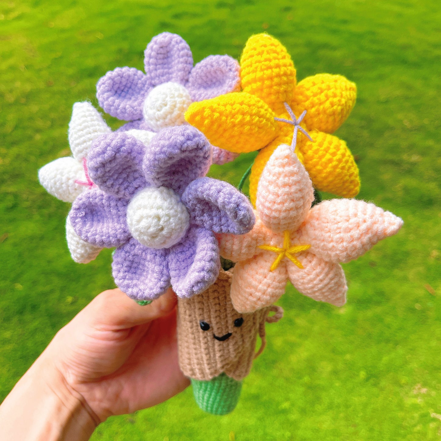 Crochet Colorful Uplifting Handheld Bouquet, Compatible with Our Flowers - Handmade Allergy-Friendly Happy Floral Arrangement - White, Yellow & Pink Flowers - Ideal for Birthdays, Jelly Theme Weddings & Special Events