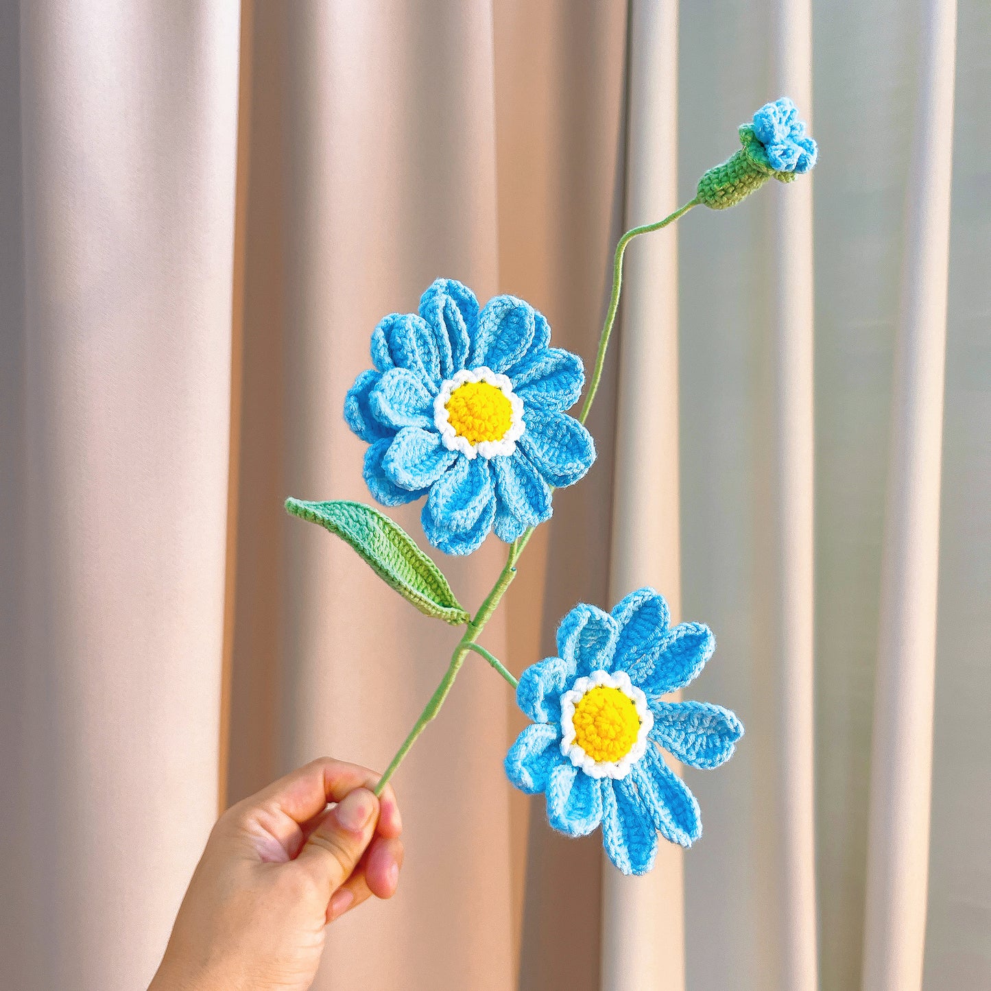 Hand Crochet Zinnia Flower Stems - Realistic Pink Purple Light Blue Artificial Flowers with Bud & Leaf, Hypoallergenic Floral Stems for Bouquets, Wedding Decor, Birthday Gift, DIY Arrangements